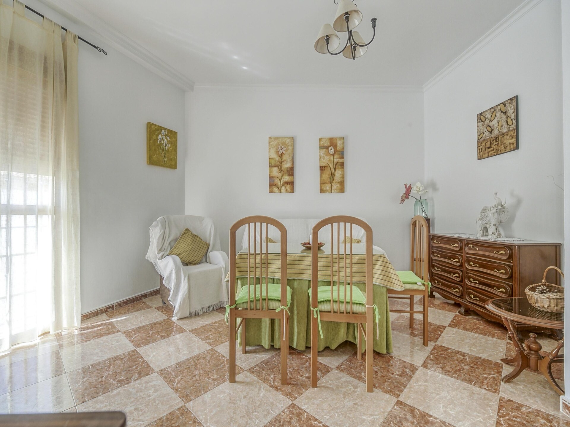 Ruim vakantiehuis voor 6 in Villanueva de San Juan met zwembadtoegang - foto 3