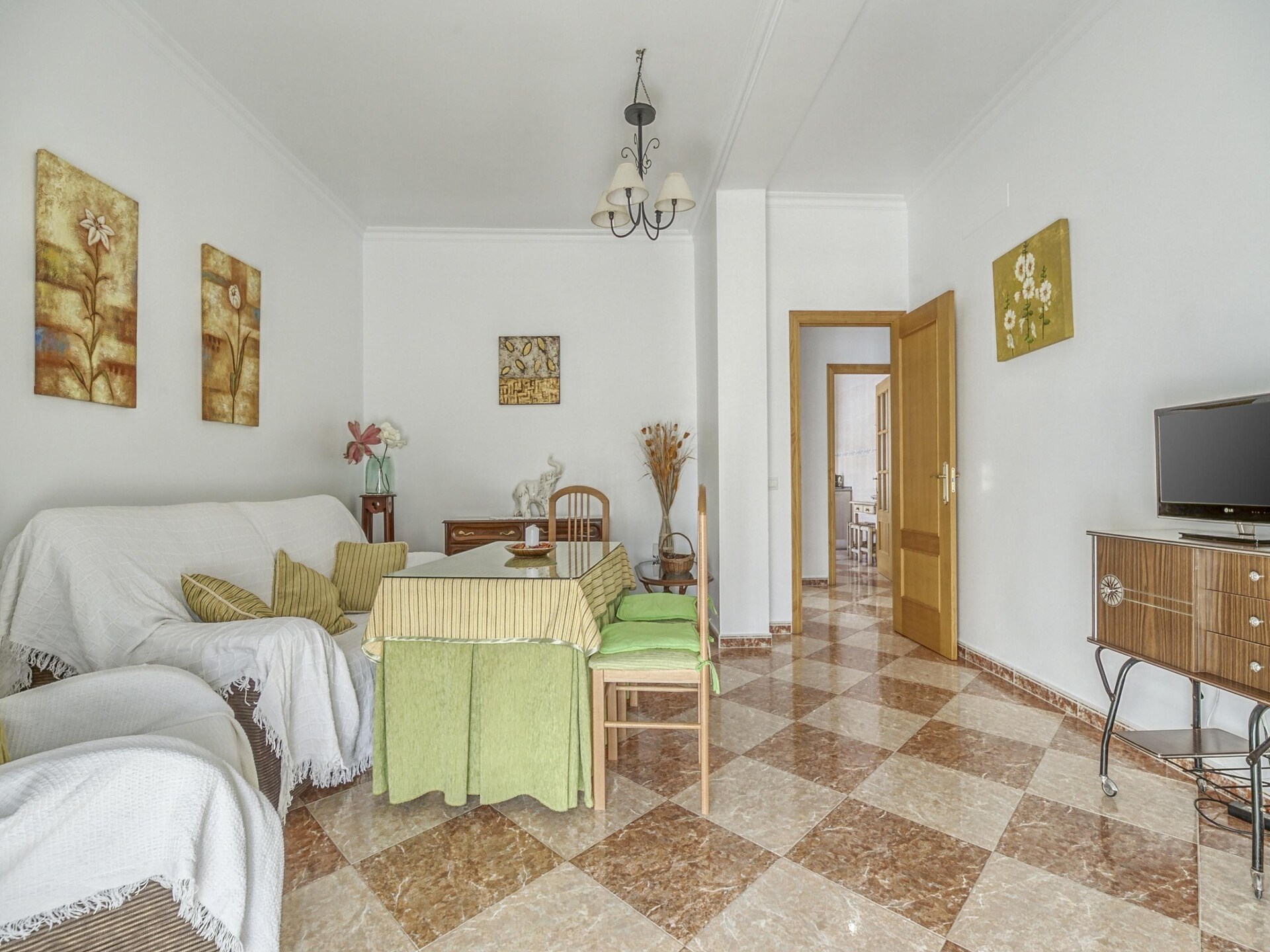 Ruim vakantiehuis voor 6 in Villanueva de San Juan met zwembadtoegang - foto 9