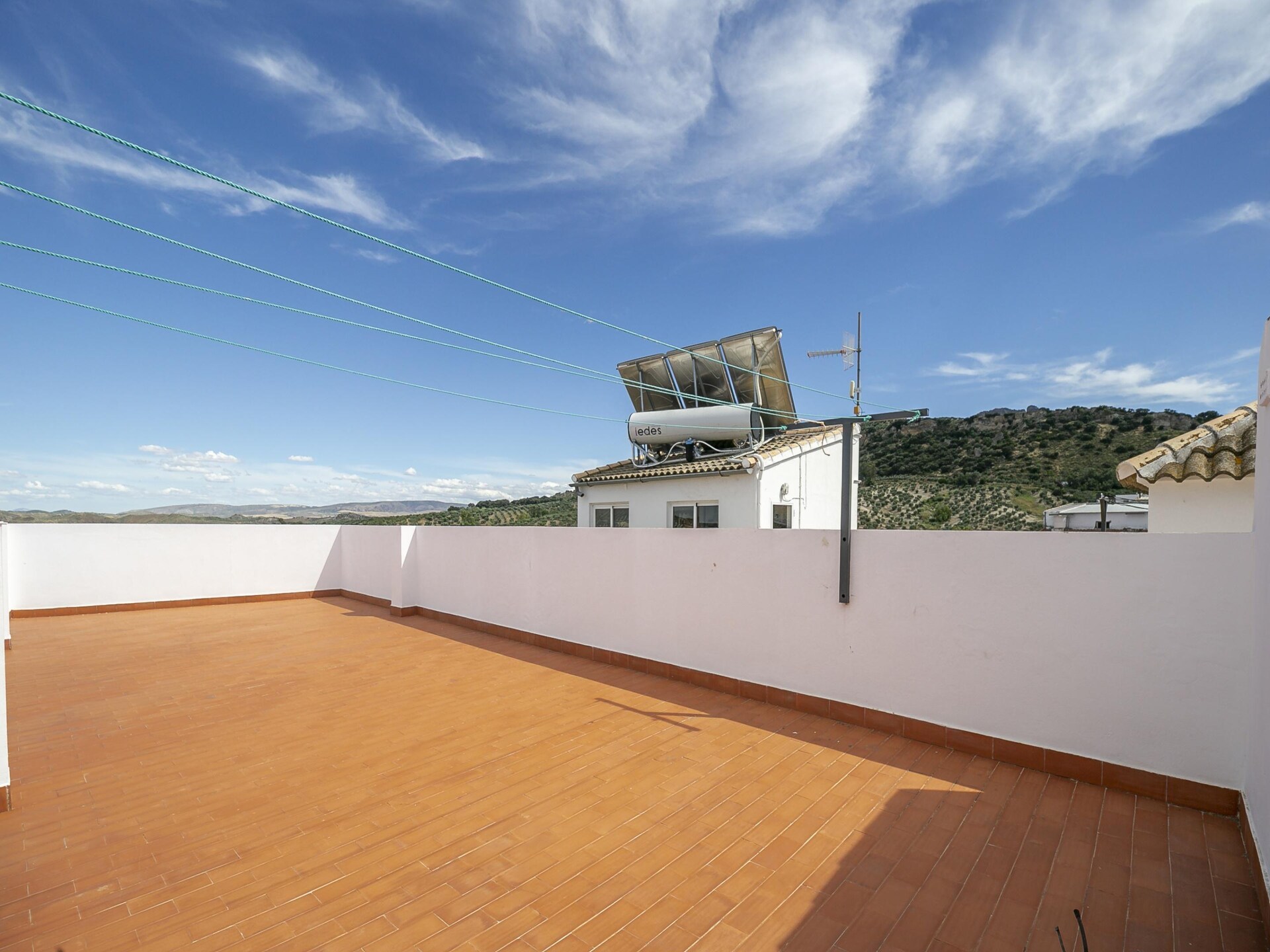 Ruim vakantiehuis voor 6 in Villanueva de San Juan met zwembadtoegang - foto 32