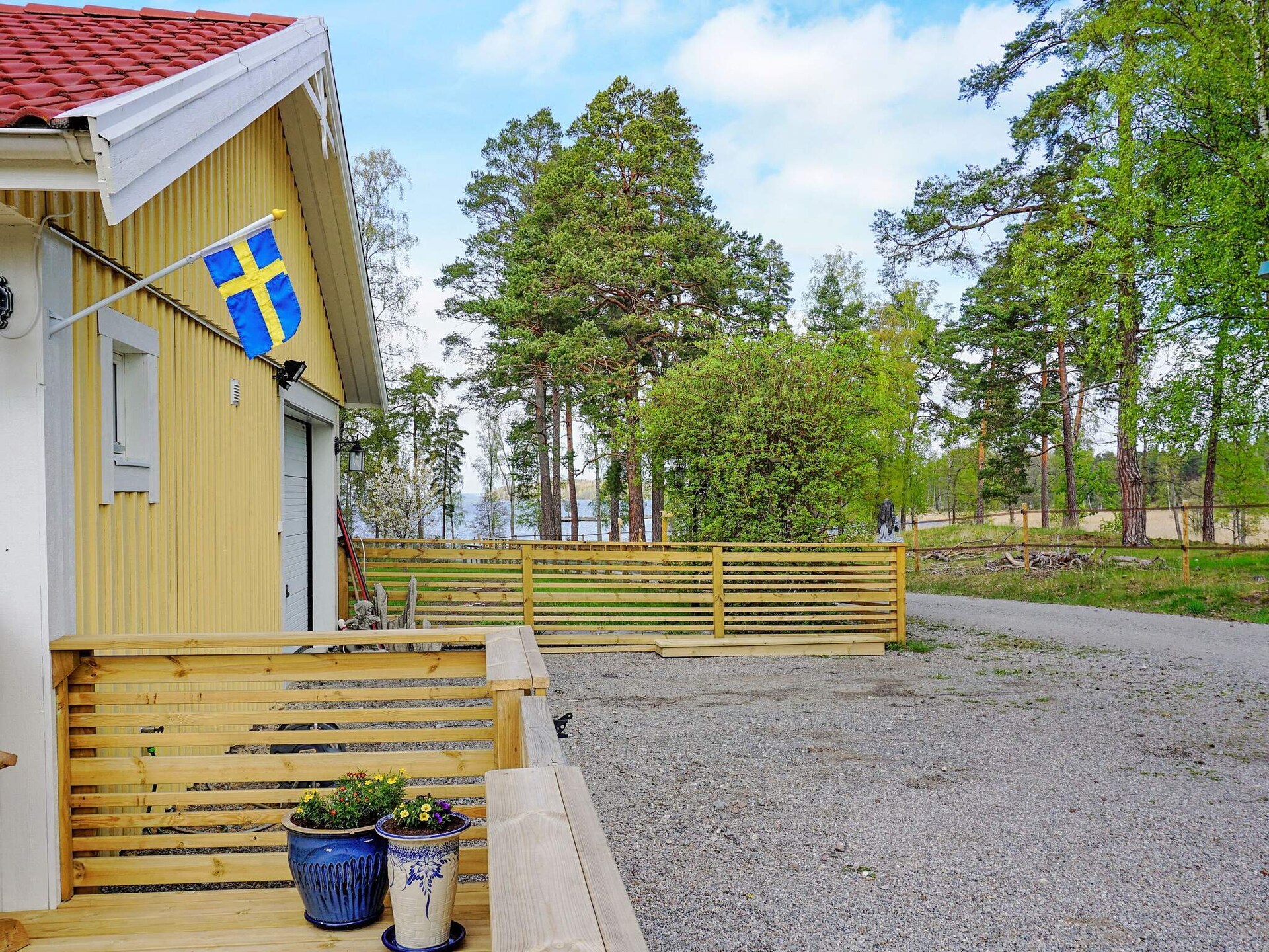 Nieuwe stuga aan het Mälaren met groot terras op 100 meter van het strand - foto 4