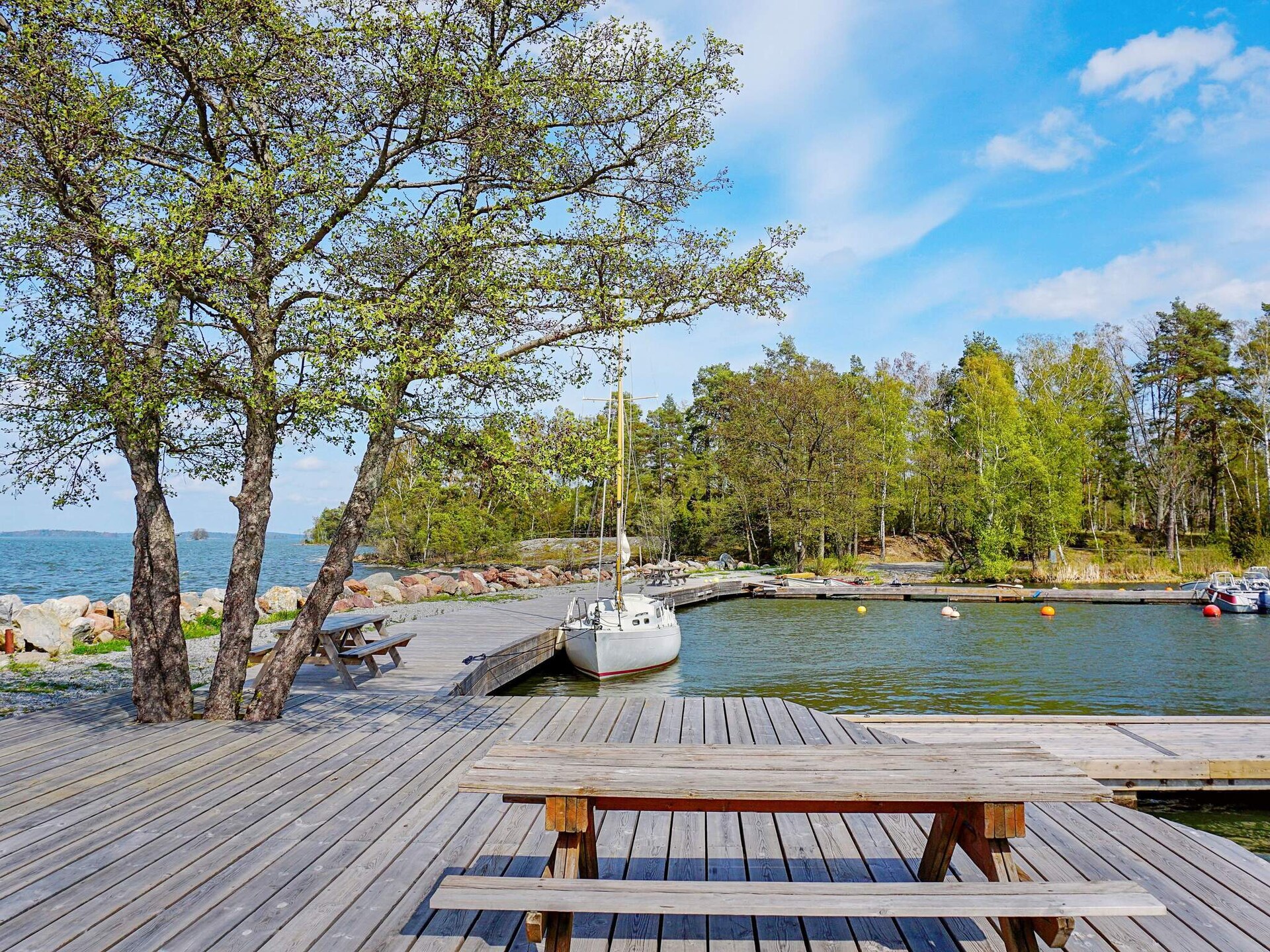 Nieuwe stuga aan het Mälaren met groot terras op 100 meter van het strand - foto 5