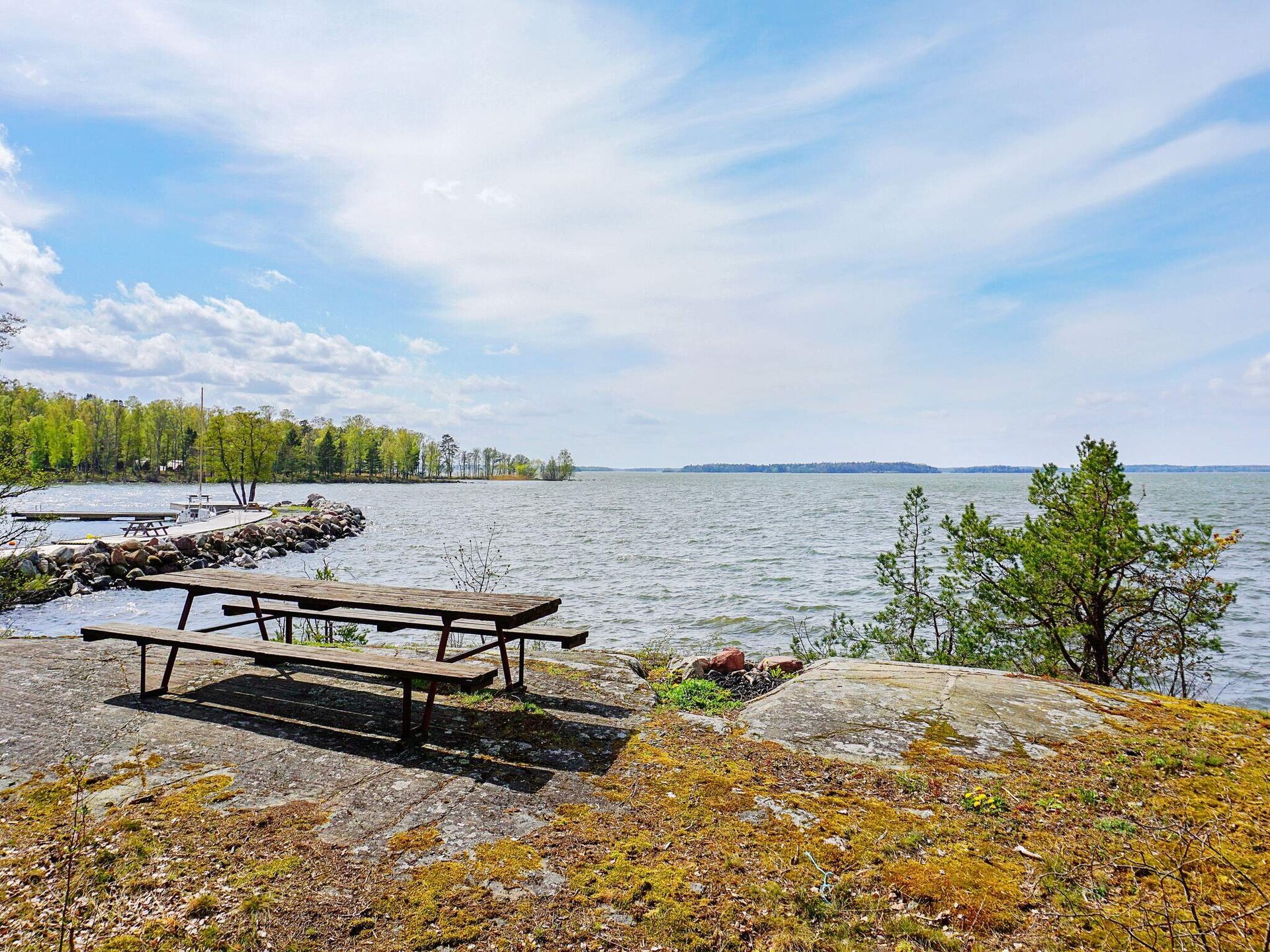 Nieuwe stuga aan het Mälaren met groot terras op 100 meter van het strand - foto 18