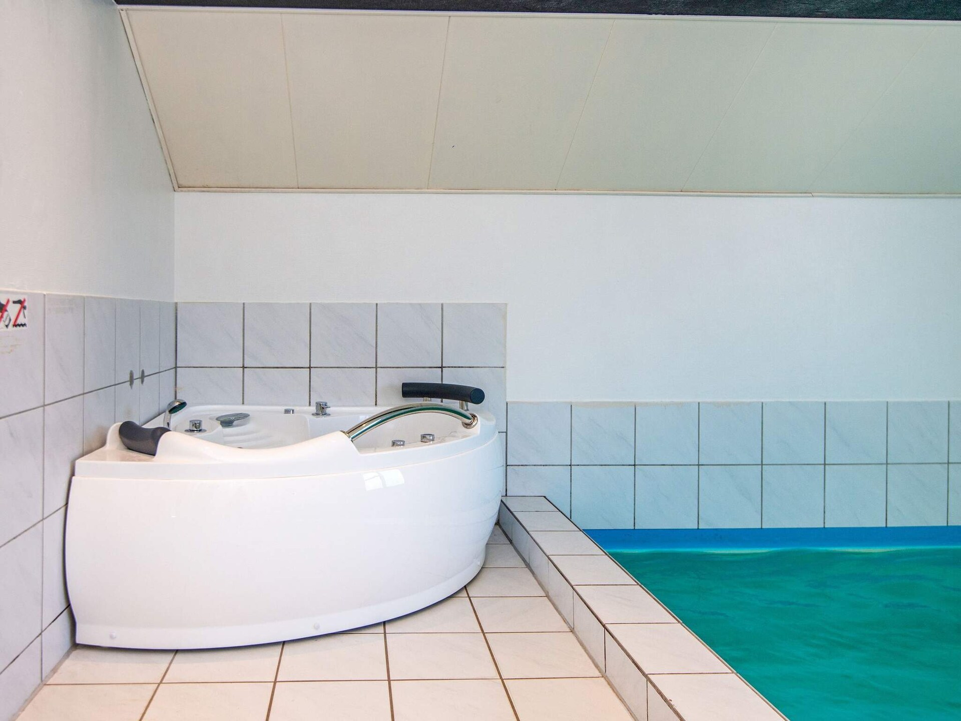 Ruim vakantiehuis voor 10 personen met zwembad en sauna op 250m van zee - foto 4