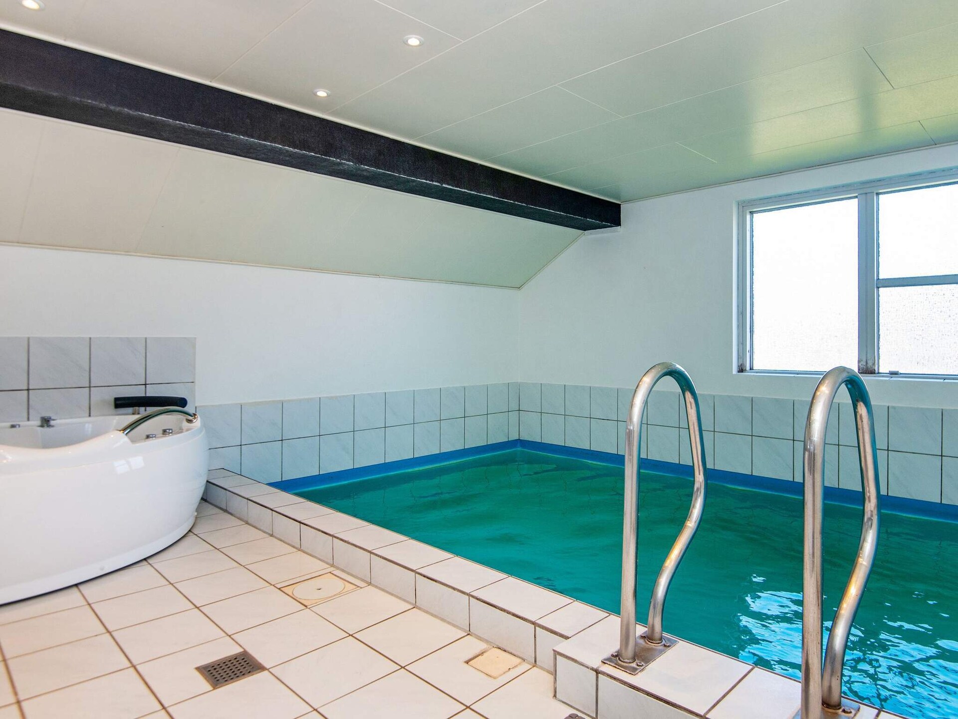 Ruim vakantiehuis voor 10 personen met zwembad en sauna op 250m van zee - foto 16