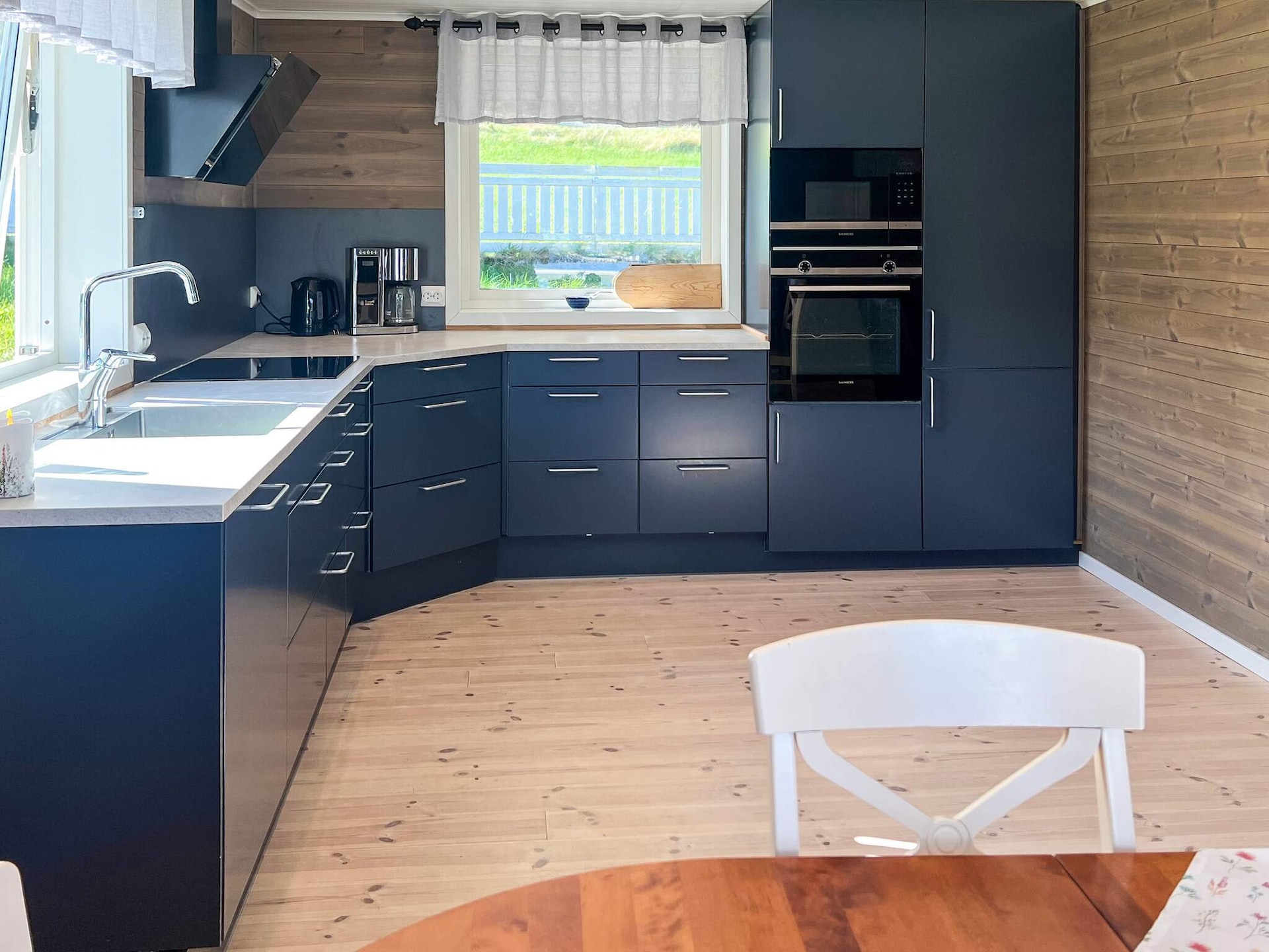 Modern vakantiehuis in Svelgen met panoramisch uitzicht op Frøysjøen - foto 12