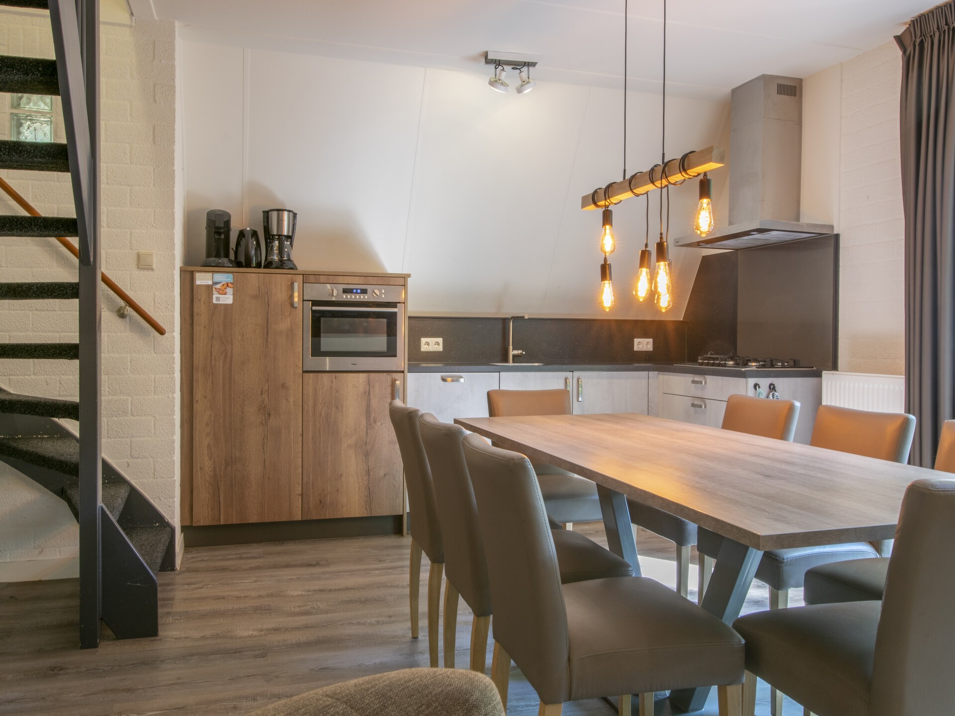 Vrijstaande 8-persoonsbungalow in bosrijk vakantiepark bij Breda - foto 3