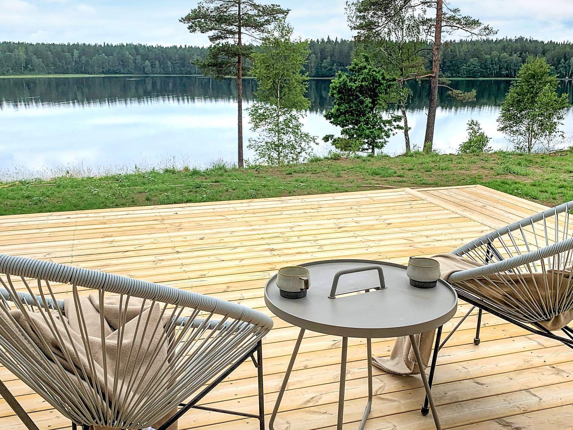 Design vakantiehuis met panoramisch uitzicht op het meer in Håcksvik - foto 7