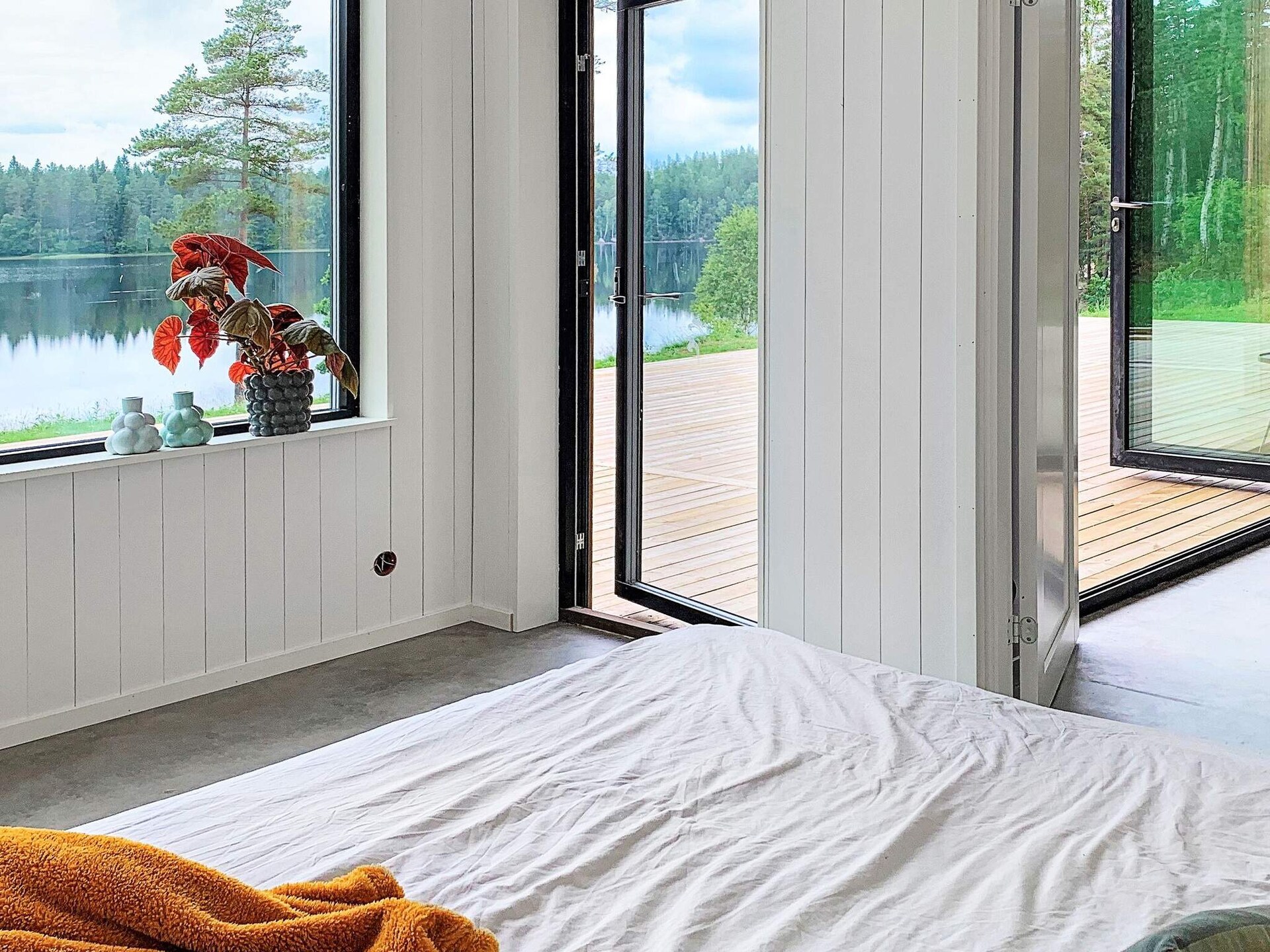 Design vakantiehuis met panoramisch uitzicht op het meer in Håcksvik - foto 30
