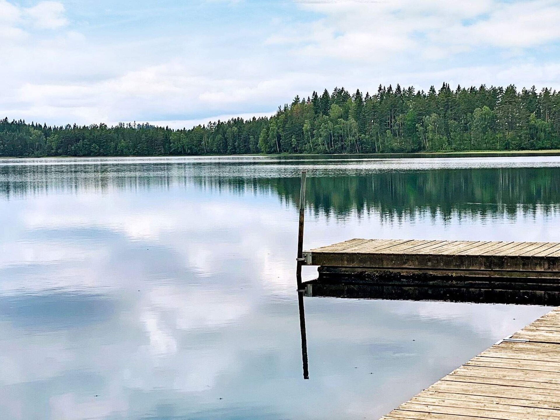 Design vakantiehuis met panoramisch uitzicht op het meer in Håcksvik - foto 41