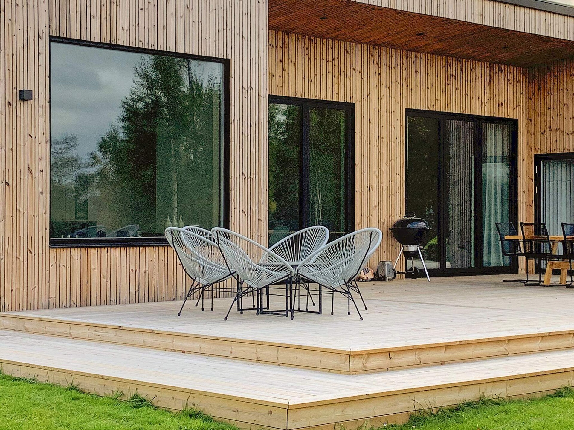 Design vakantiehuis met panoramisch uitzicht op het meer in Håcksvik - foto 10