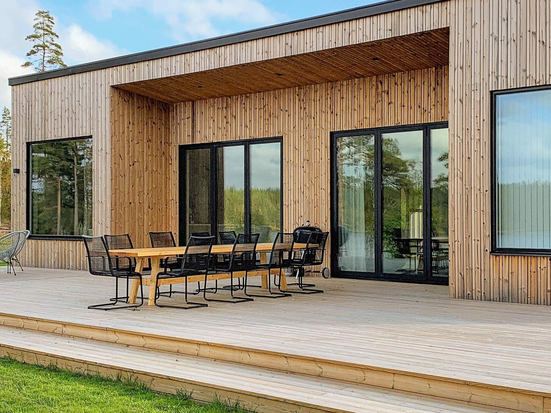 Design vakantiehuis met panoramisch uitzicht op het meer in Håcksvik - foto 11
