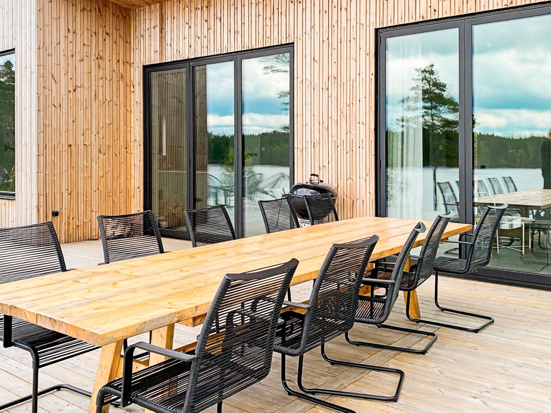 Design vakantiehuis met panoramisch uitzicht op het meer in Håcksvik - foto 3