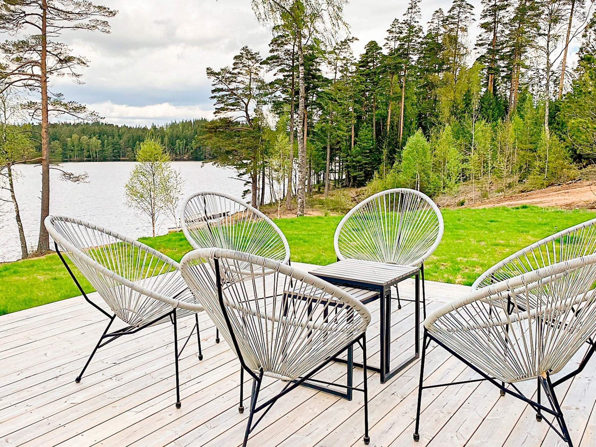 Design vakantiehuis met panoramisch uitzicht op het meer in Håcksvik - foto 4