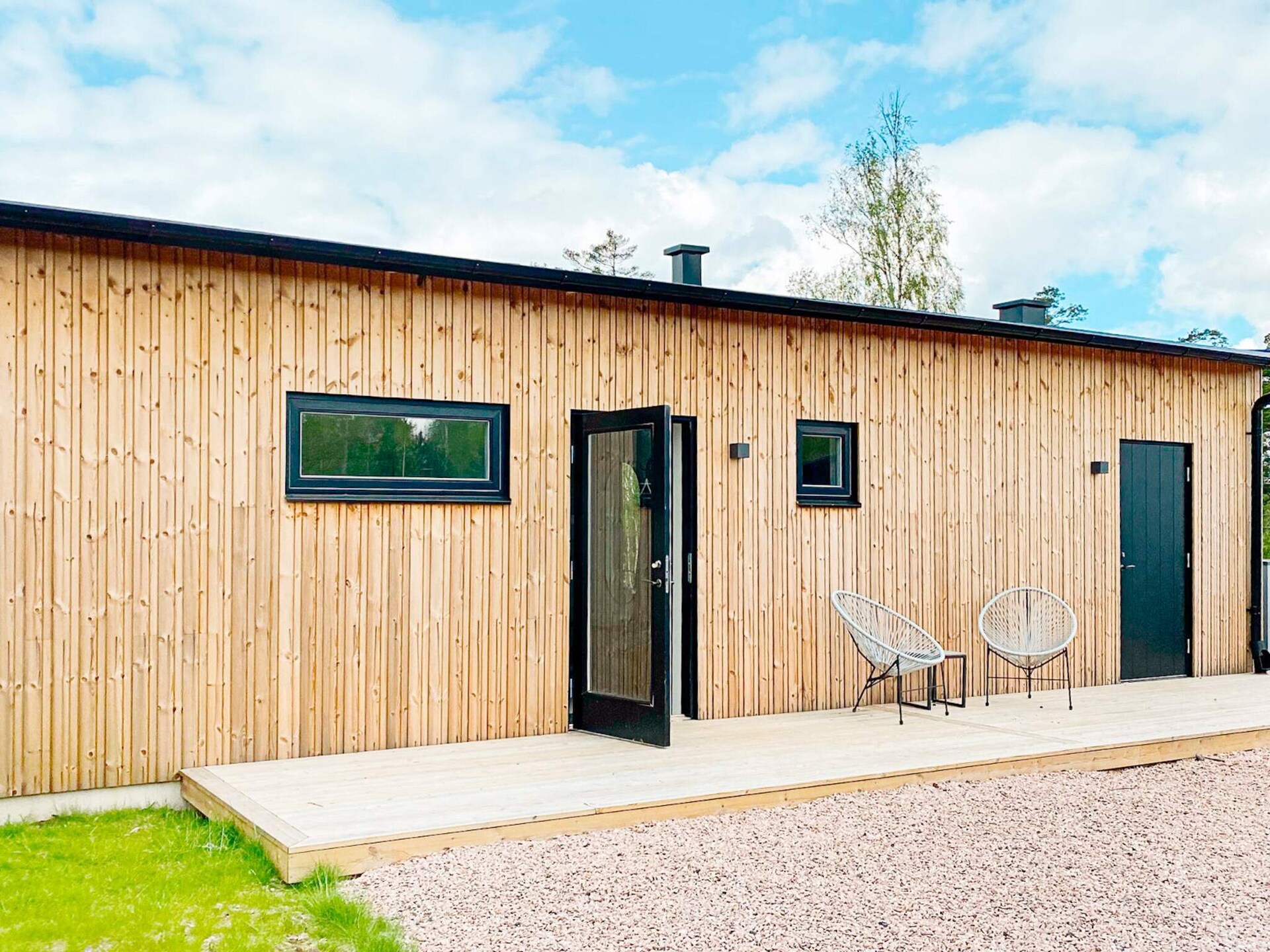 Design vakantiehuis met panoramisch uitzicht op het meer in Håcksvik - foto 14
