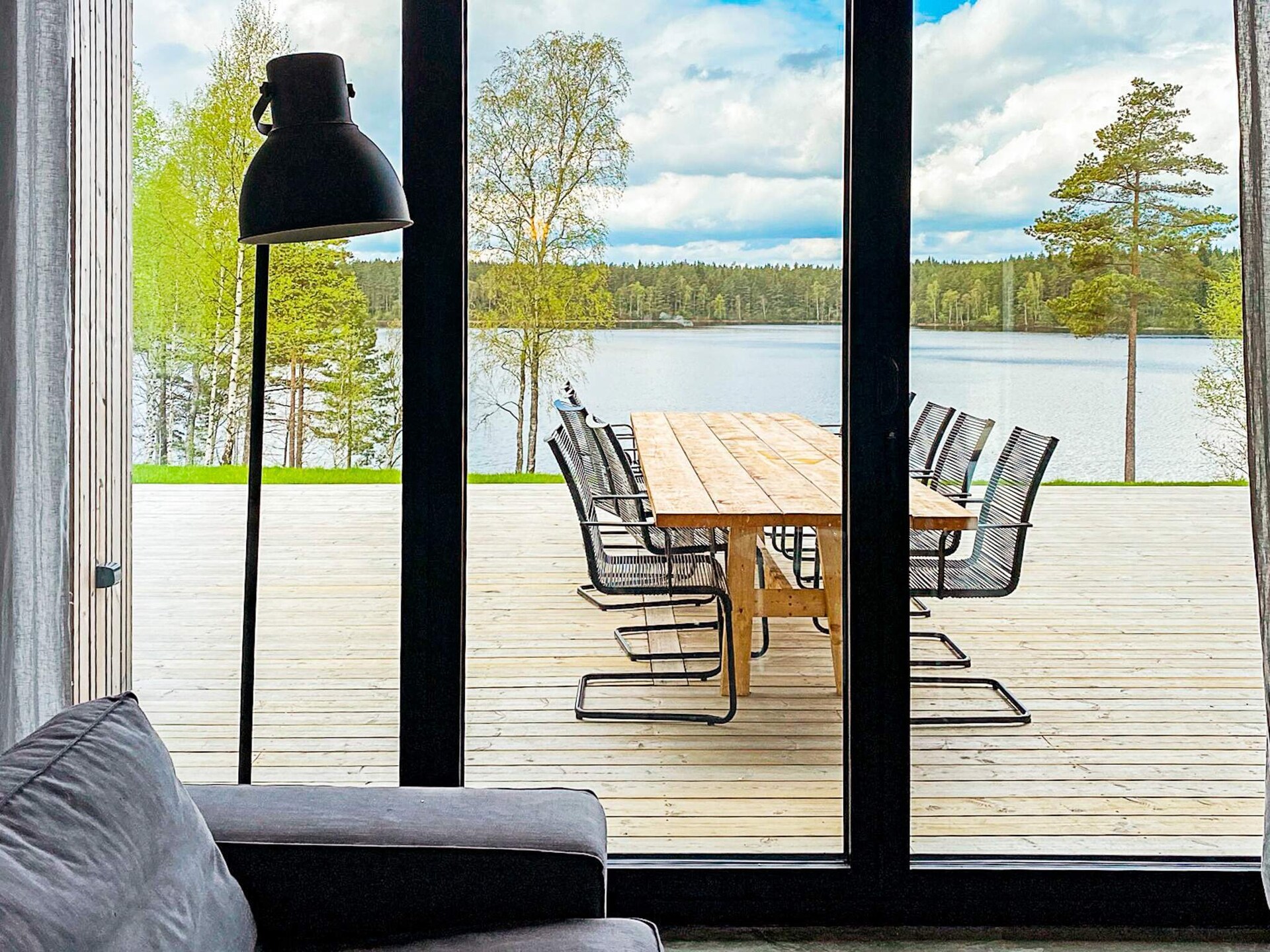 Design vakantiehuis met panoramisch uitzicht op het meer in Håcksvik - foto 27