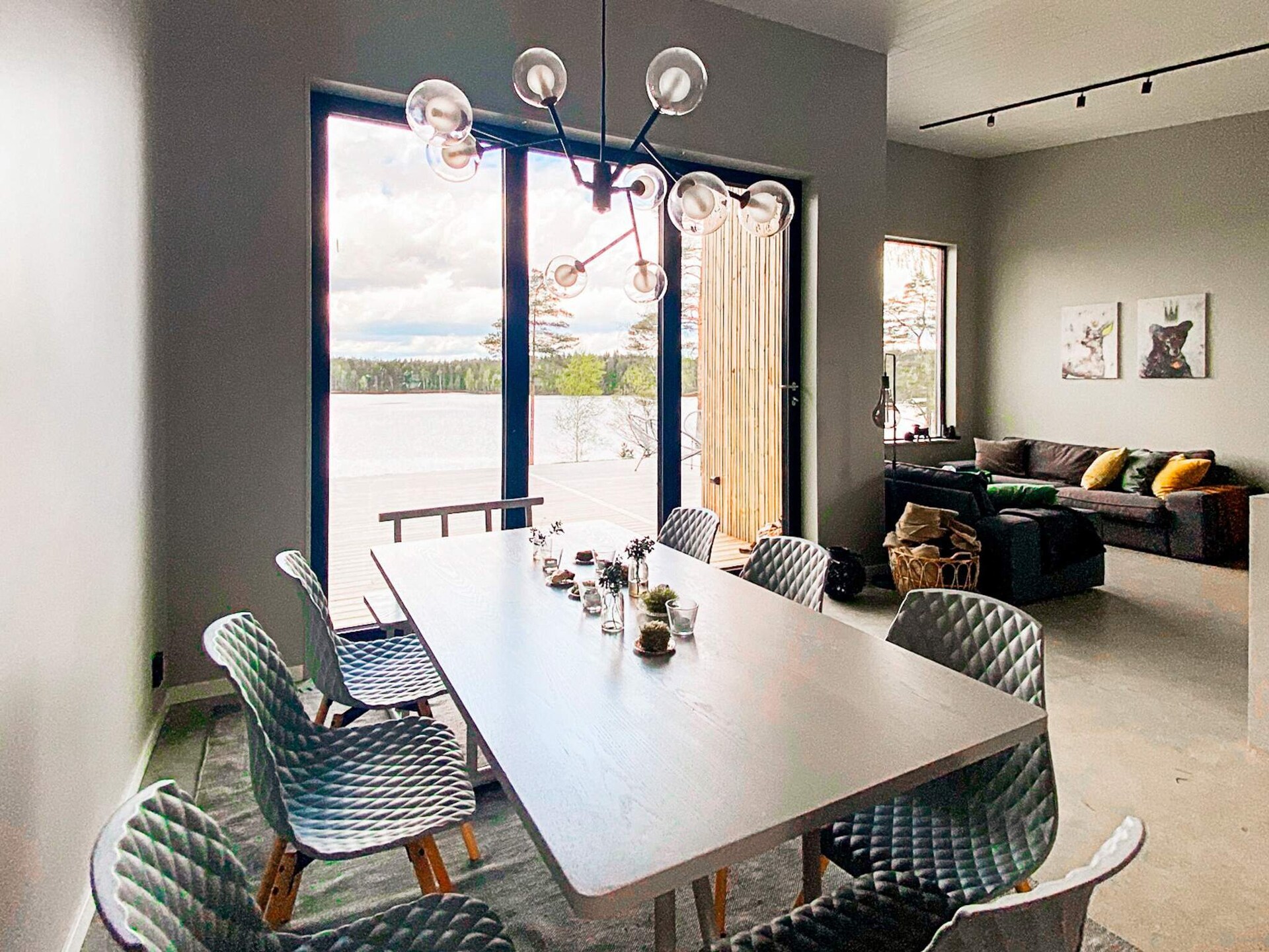 Design vakantiehuis met panoramisch uitzicht op het meer in Håcksvik - foto 21