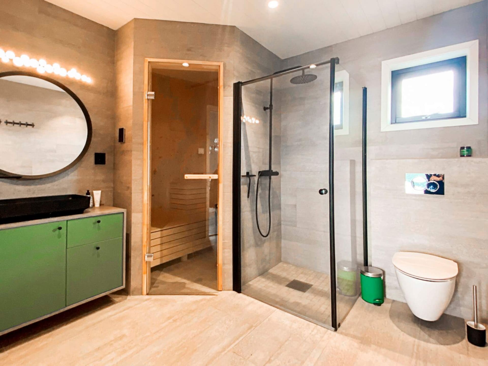 Design vakantiehuis met panoramisch uitzicht op het meer in Håcksvik - foto 28
