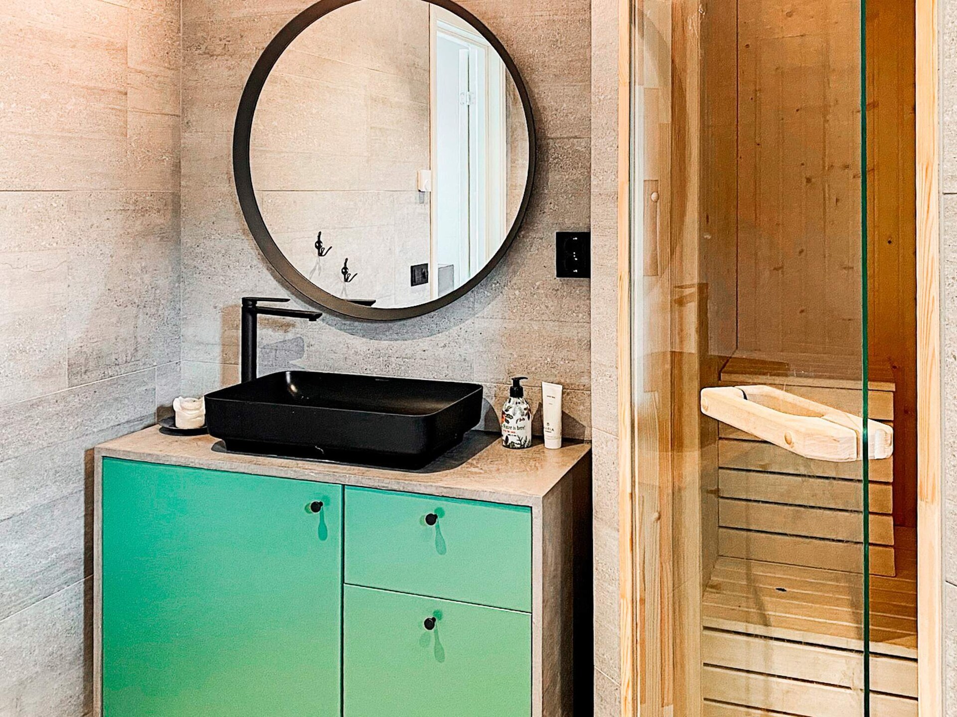 Design vakantiehuis met panoramisch uitzicht op het meer in Håcksvik - foto 29