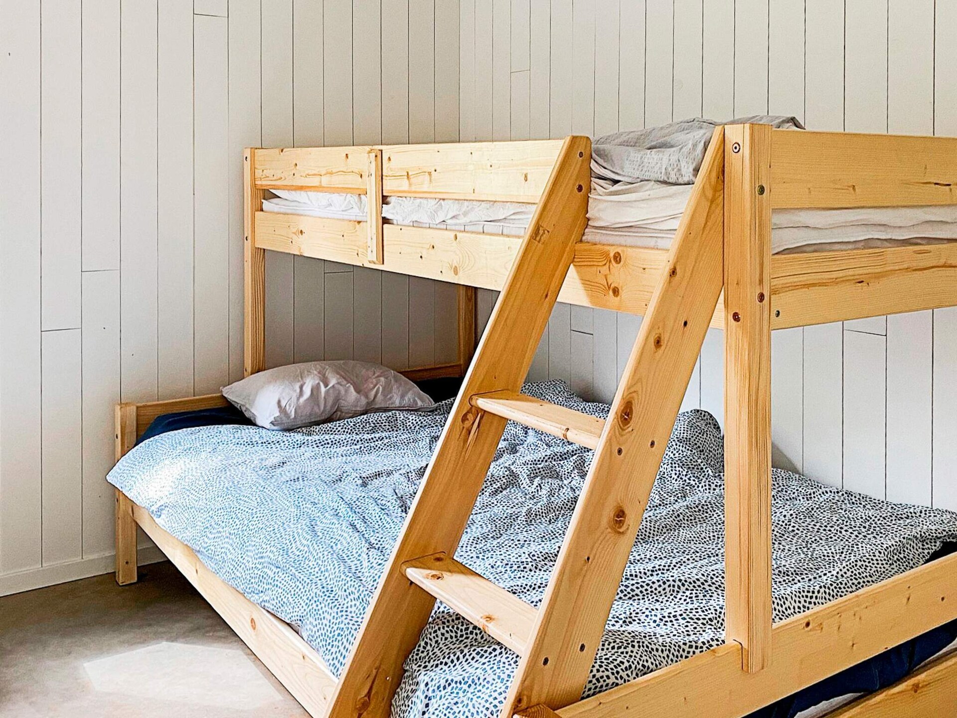 Design vakantiehuis met panoramisch uitzicht op het meer in Håcksvik - foto 35