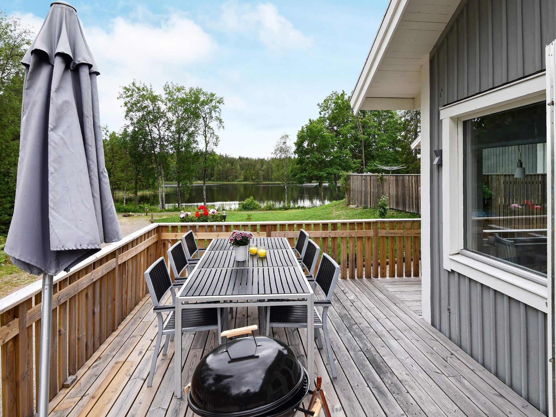 Knusse stuga aan het Lillesjö meer met eigen terras en visstek op 20 meter - foto 2