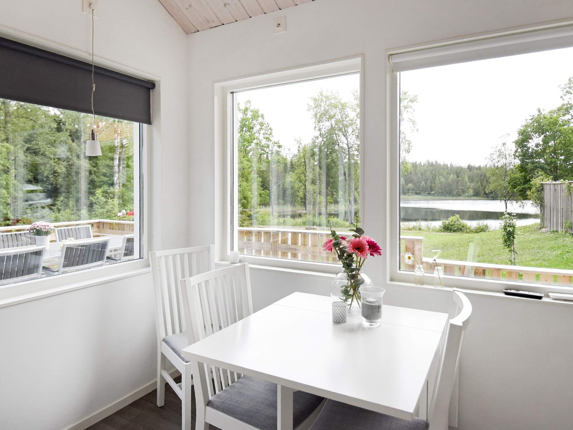 Knusse stuga aan het Lillesjö meer met eigen terras en visstek op 20 meter - foto 29