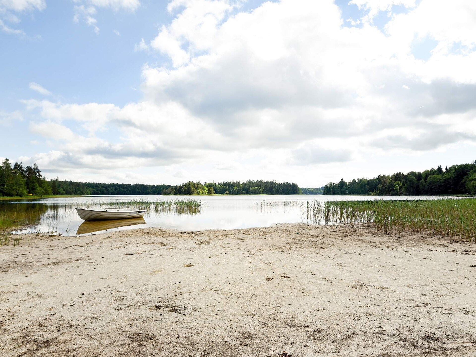 Knusse stuga aan het Lillesjö meer met eigen terras en visstek op 20 meter - foto 10