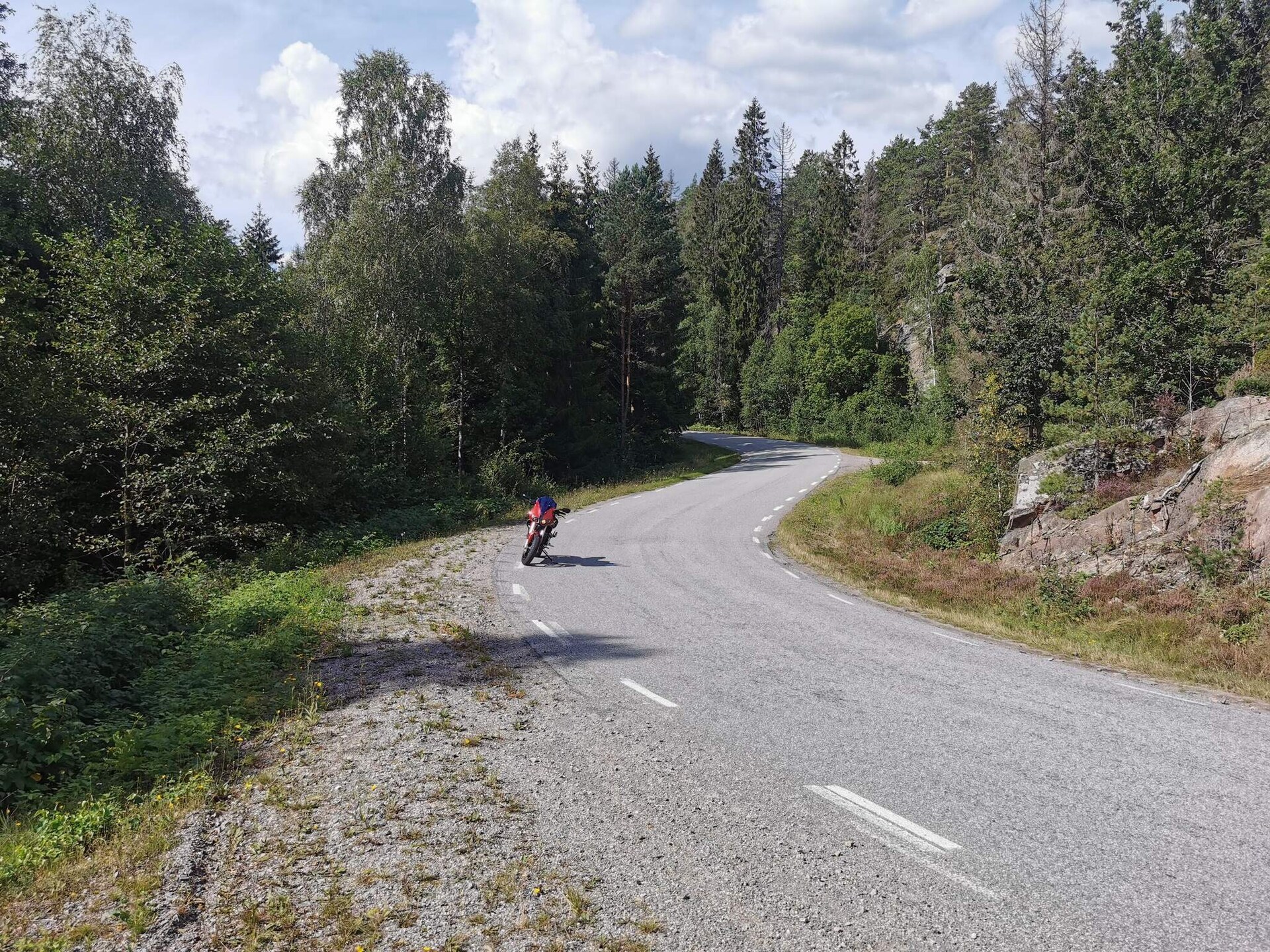 Knusse stuga aan het Lillesjö meer met eigen terras en visstek op 20 meter - foto 8