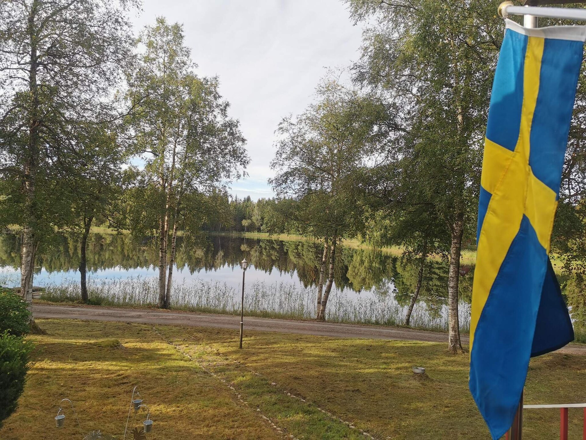 Knusse stuga aan het Lillesjö meer met eigen terras en visstek op 20 meter - foto 13