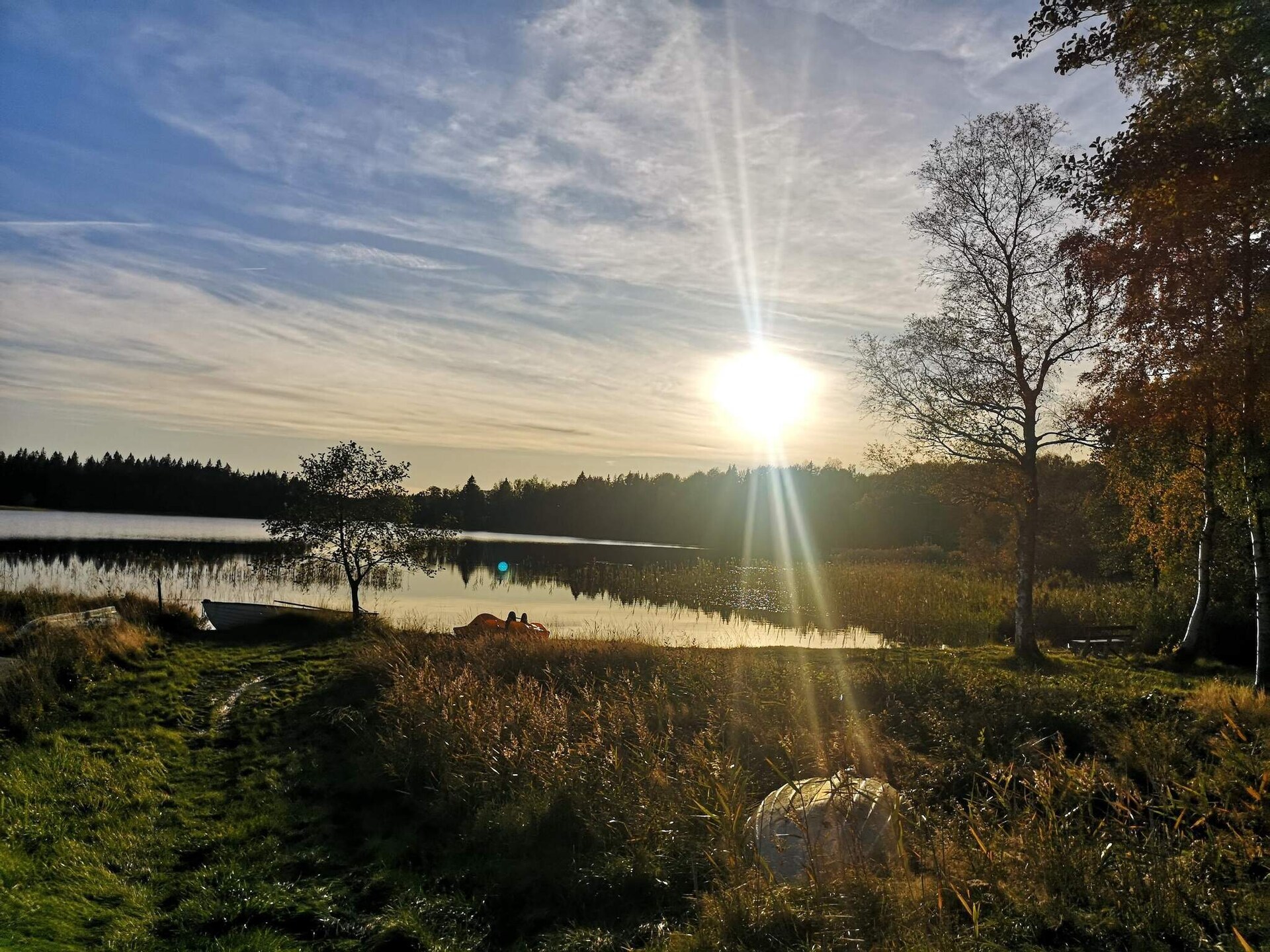 Knusse stuga aan het Lillesjö meer met eigen terras en visstek op 20 meter - foto 17