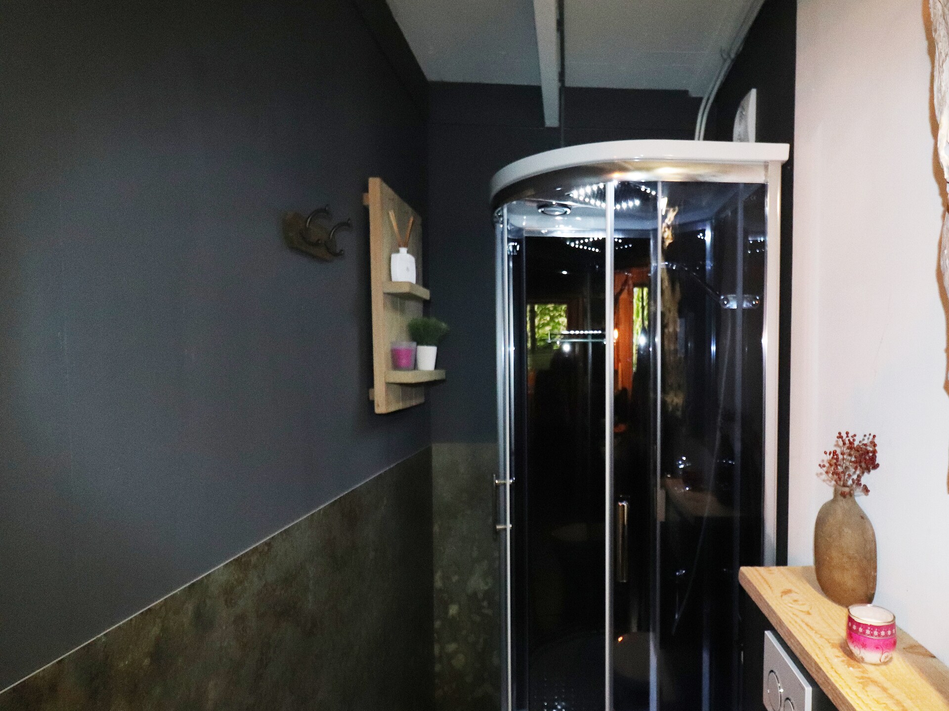 Het Atelier: creatief vakantiehuis met jacuzzi in Sleen, Drenthe - foto 24