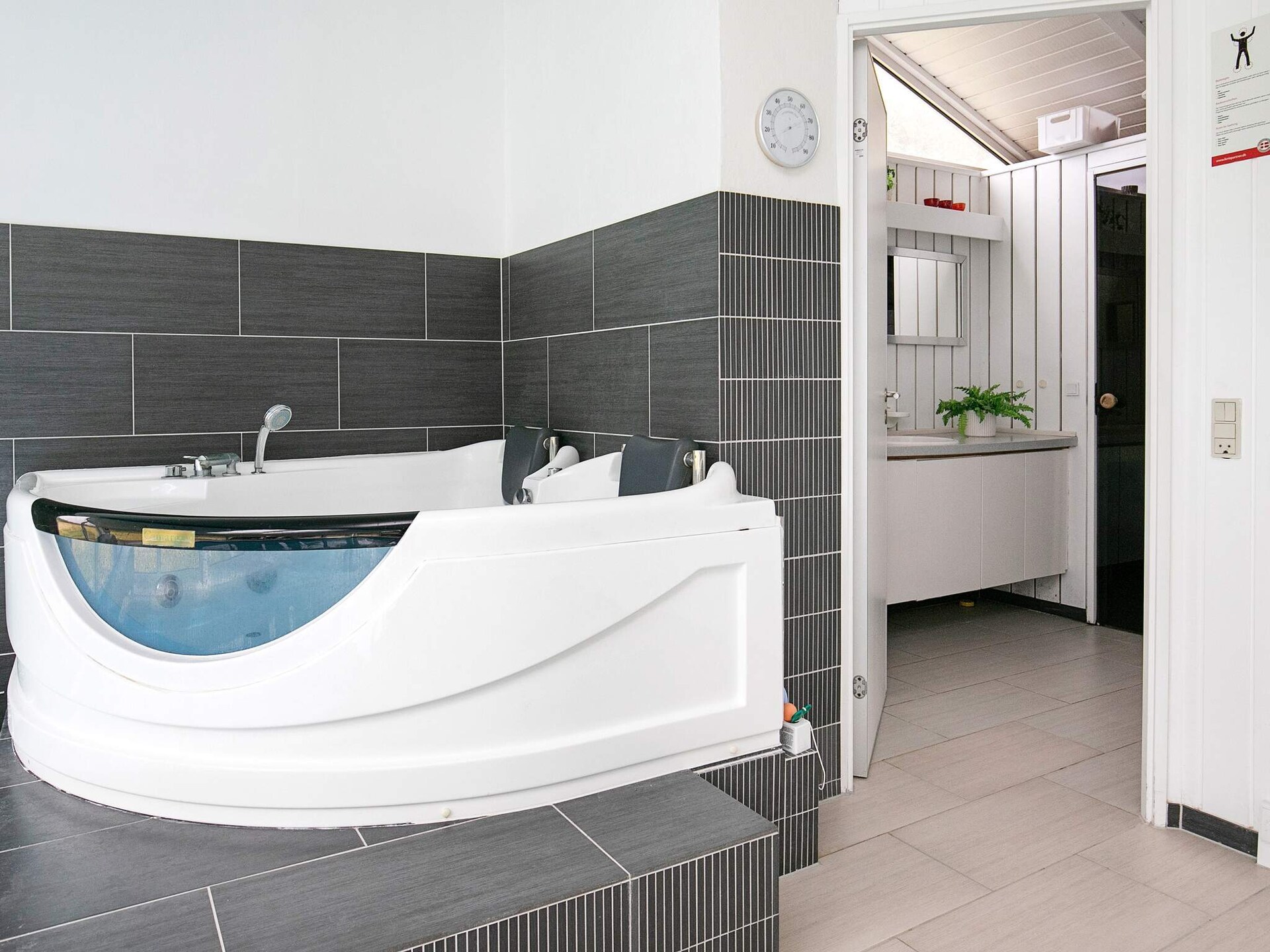 Ruim vakantiehuis in Løkken met privézwembad, sauna en whirlpool op 650m van zee - foto 11