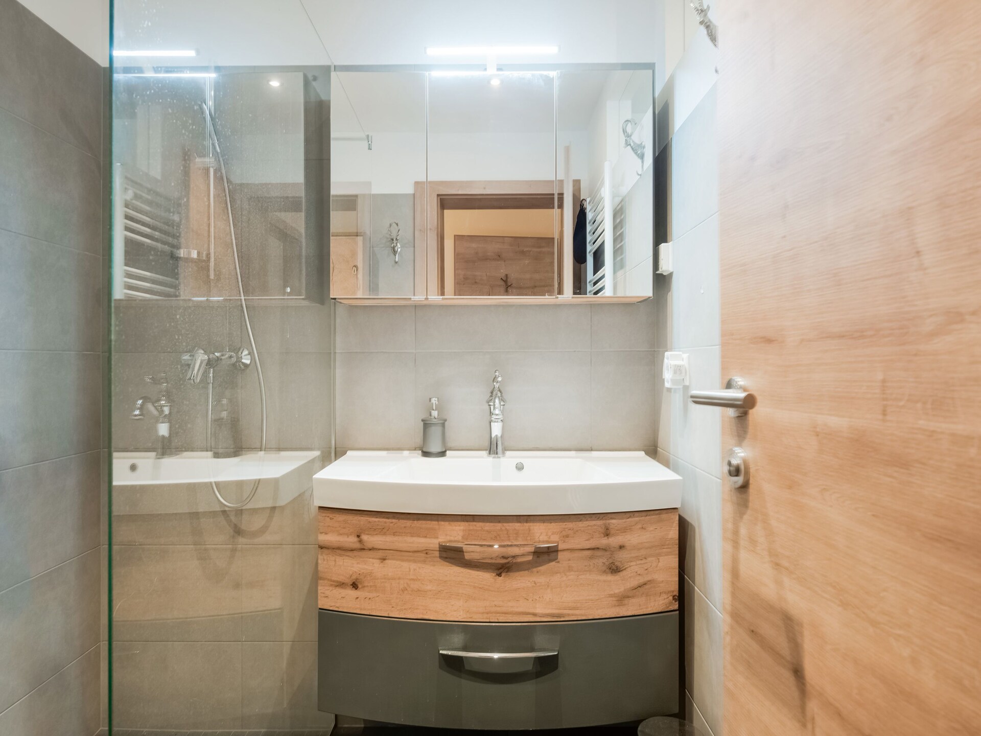 Stijlvol appartement in Mauterndorf met bergzicht, skibus voor de deur - foto 21