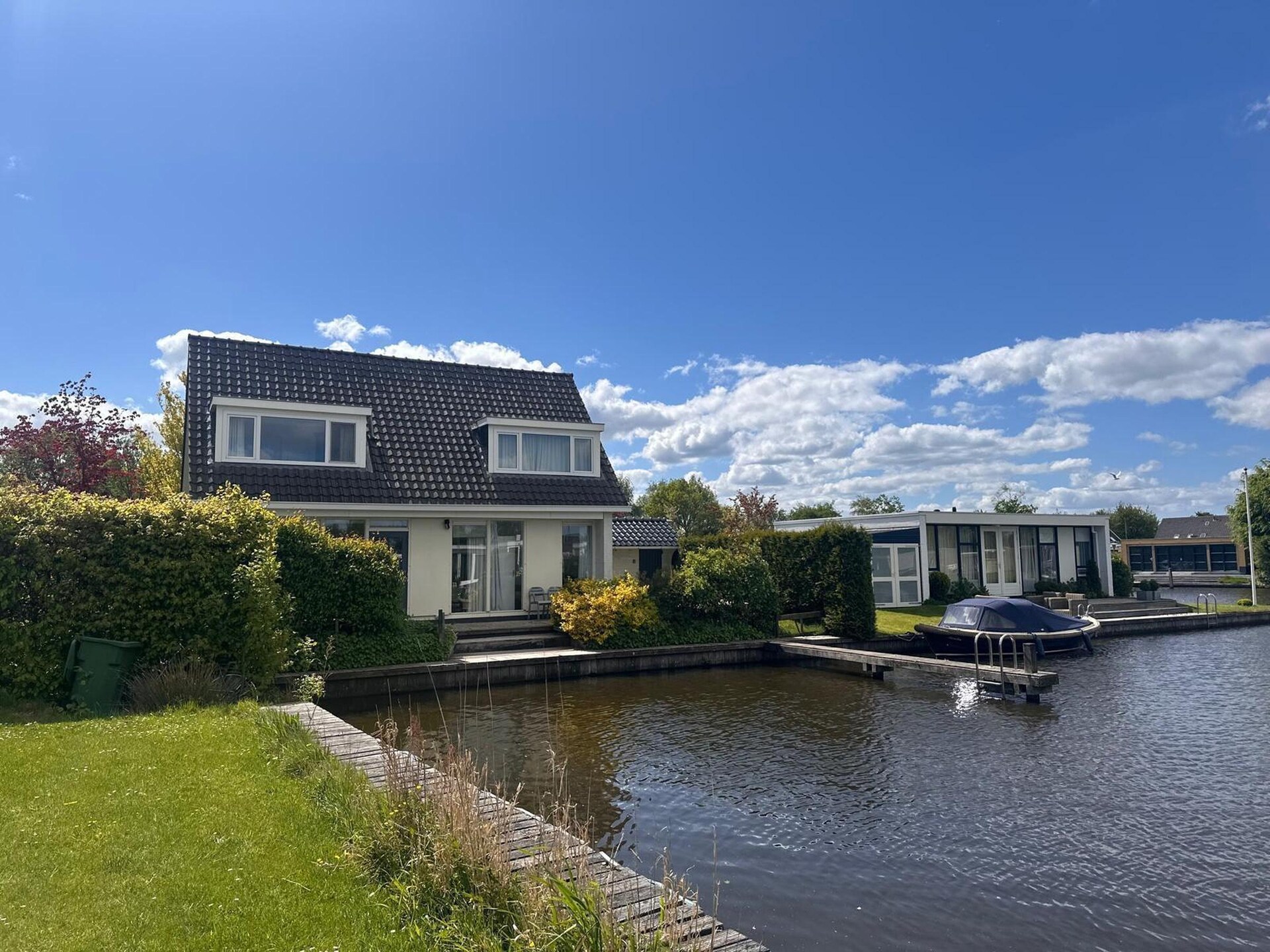 Vrijstaand vakantiehuis aan het water in Boornzwaag met privésteiger - foto 16