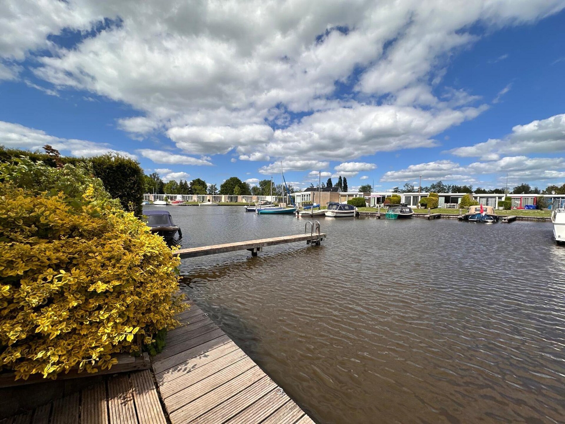 Vrijstaand vakantiehuis aan het water in Boornzwaag met privésteiger - foto 30