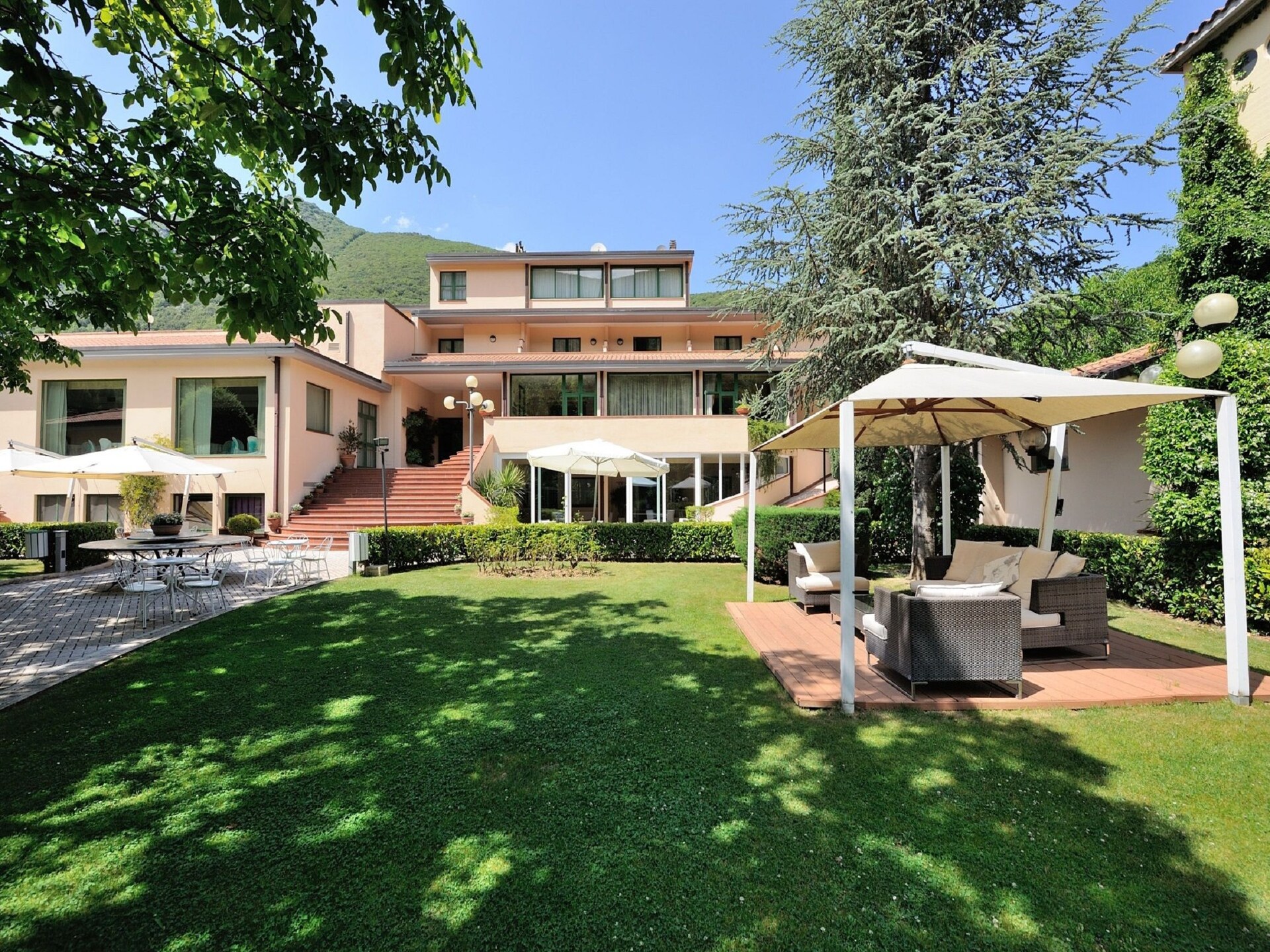 Modern vakantiehuis met zwembad in Foligno - foto 1