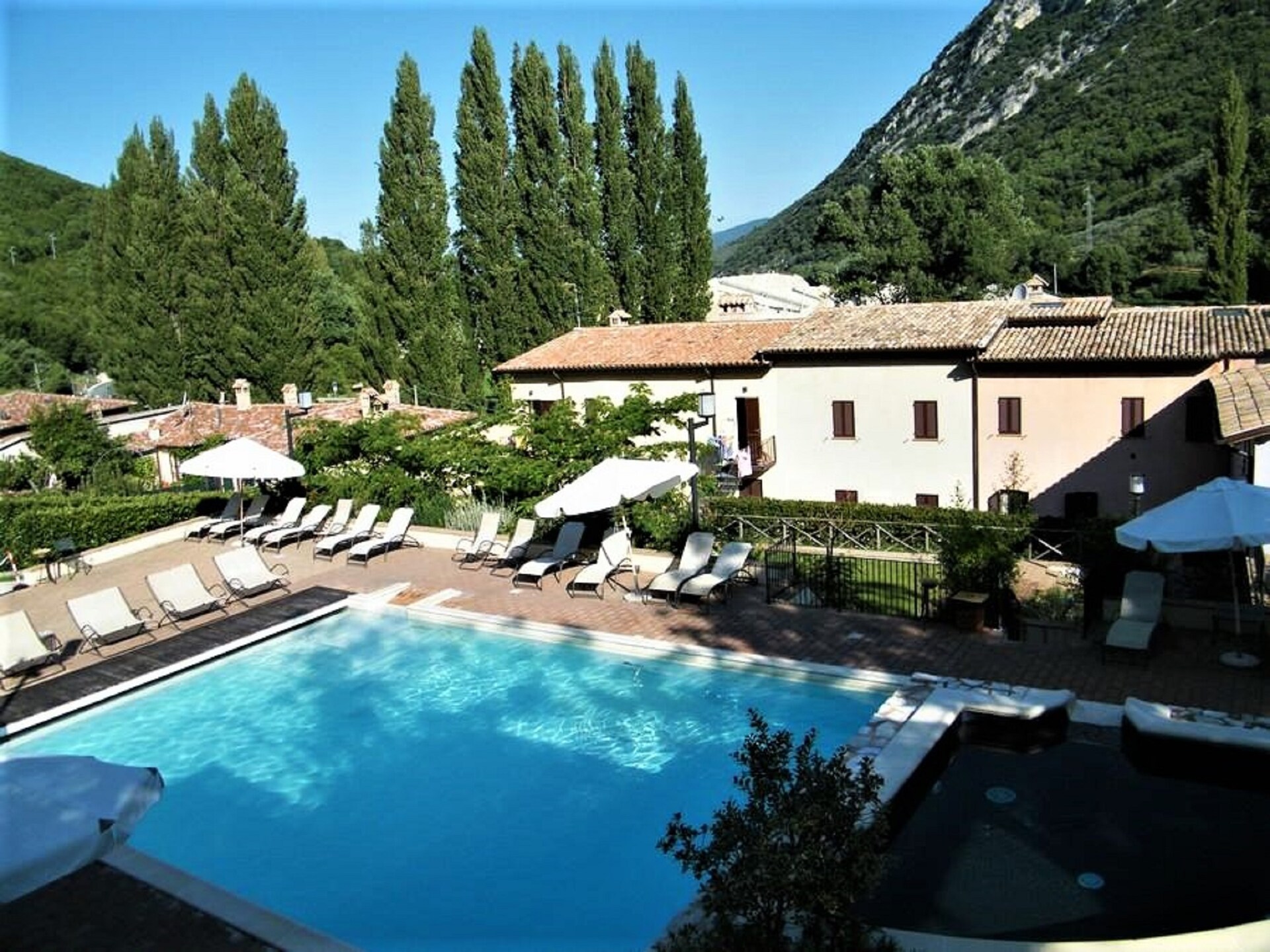 Rustgevend vakantiehuis in Foligno met zwembad en bubbelbad - foto 28