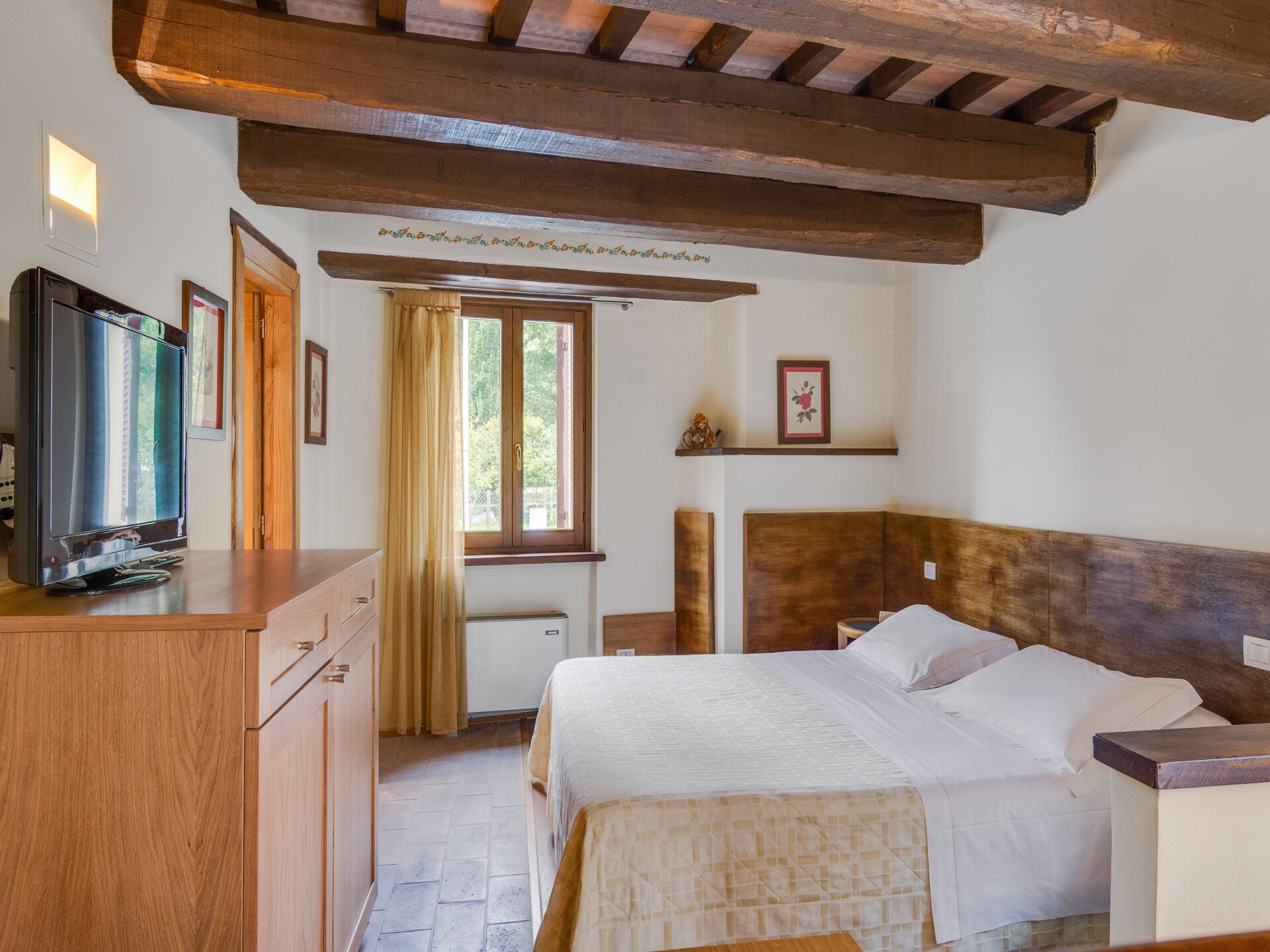 Rustgevend vakantiehuis in Foligno met zwembad en bubbelbad - foto 38