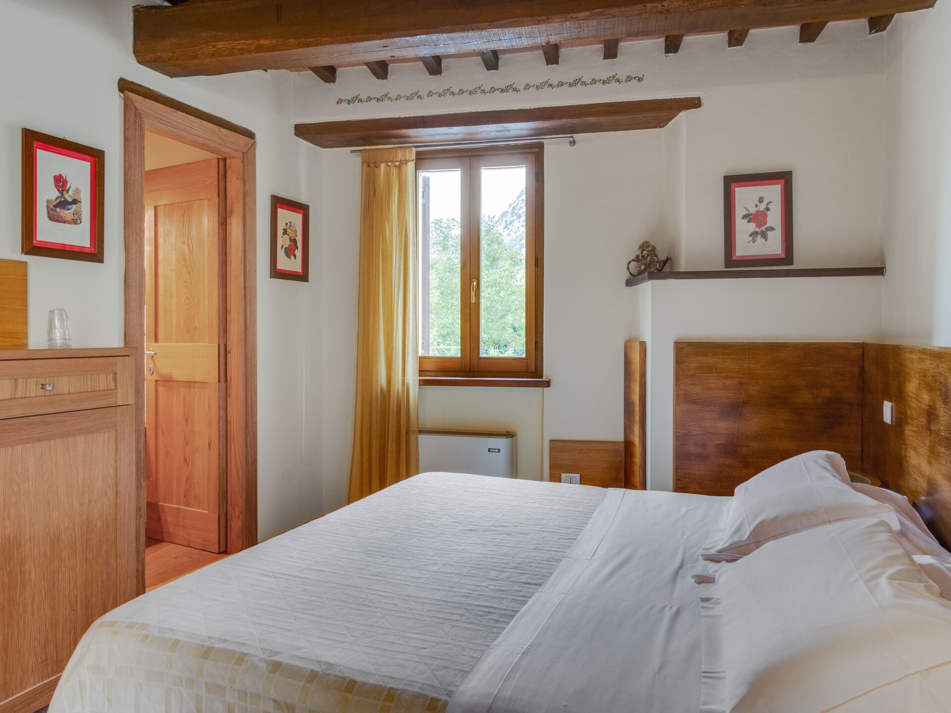 Rustgevend vakantiehuis in Foligno met zwembad en bubbelbad - foto 39
