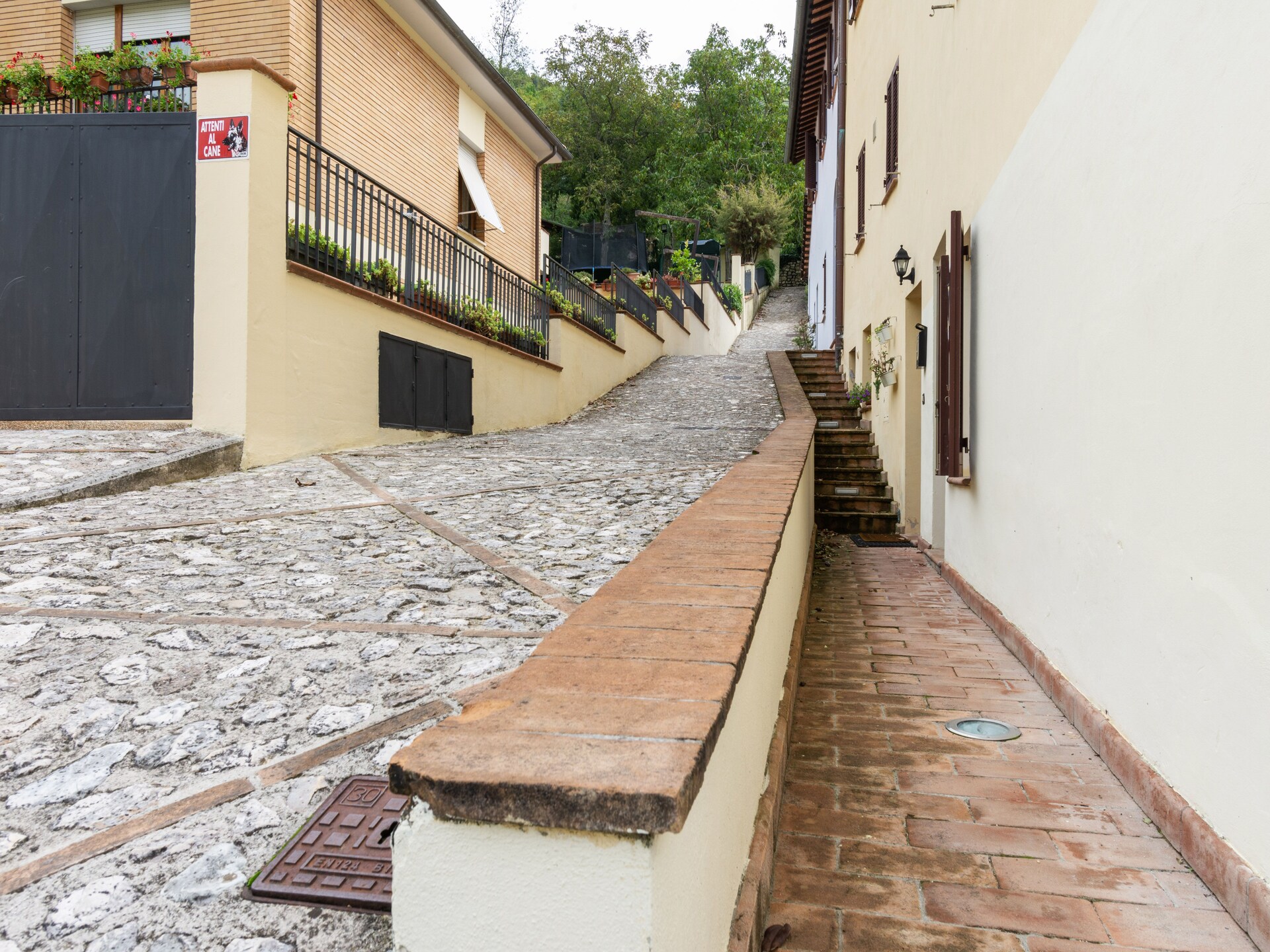 Rustgevend vakantiehuis in Foligno met zwembad en bubbelbad - foto 23