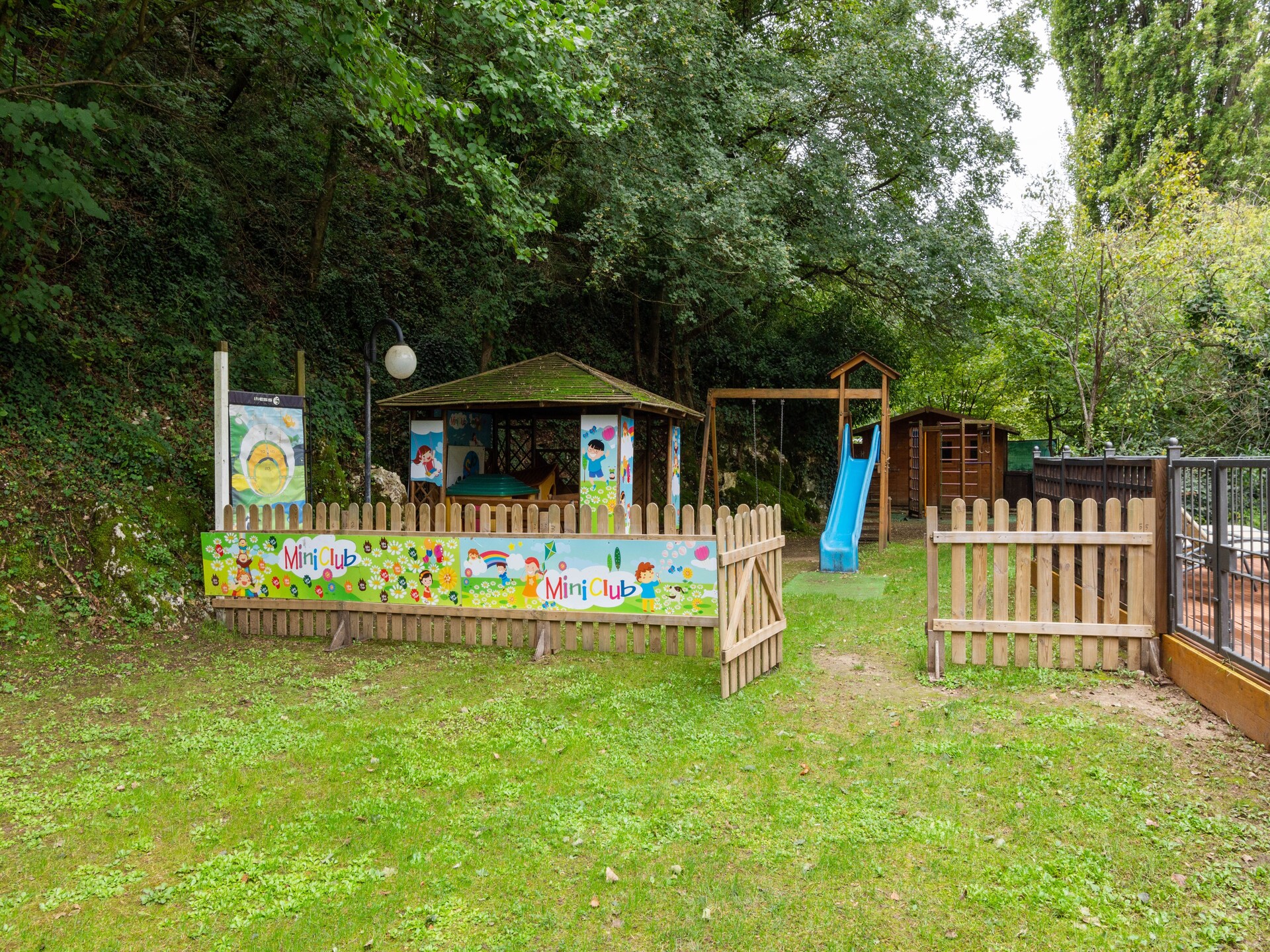 Rustgevend vakantiehuis in Foligno met zwembad en bubbelbad - foto 20