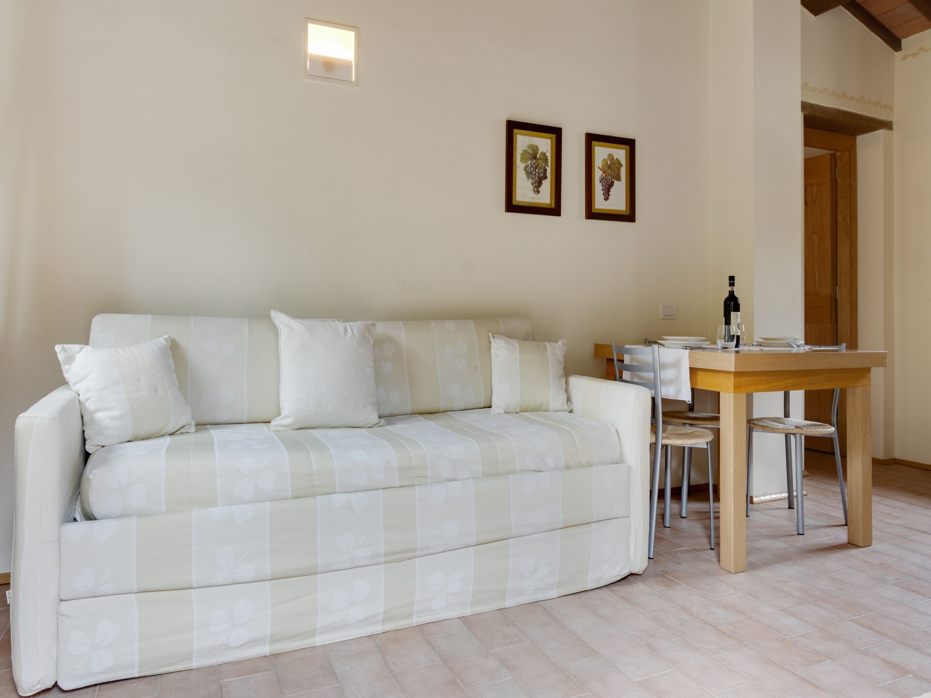 Rustgevend vakantiehuis in Foligno met zwembad en bubbelbad - foto 7