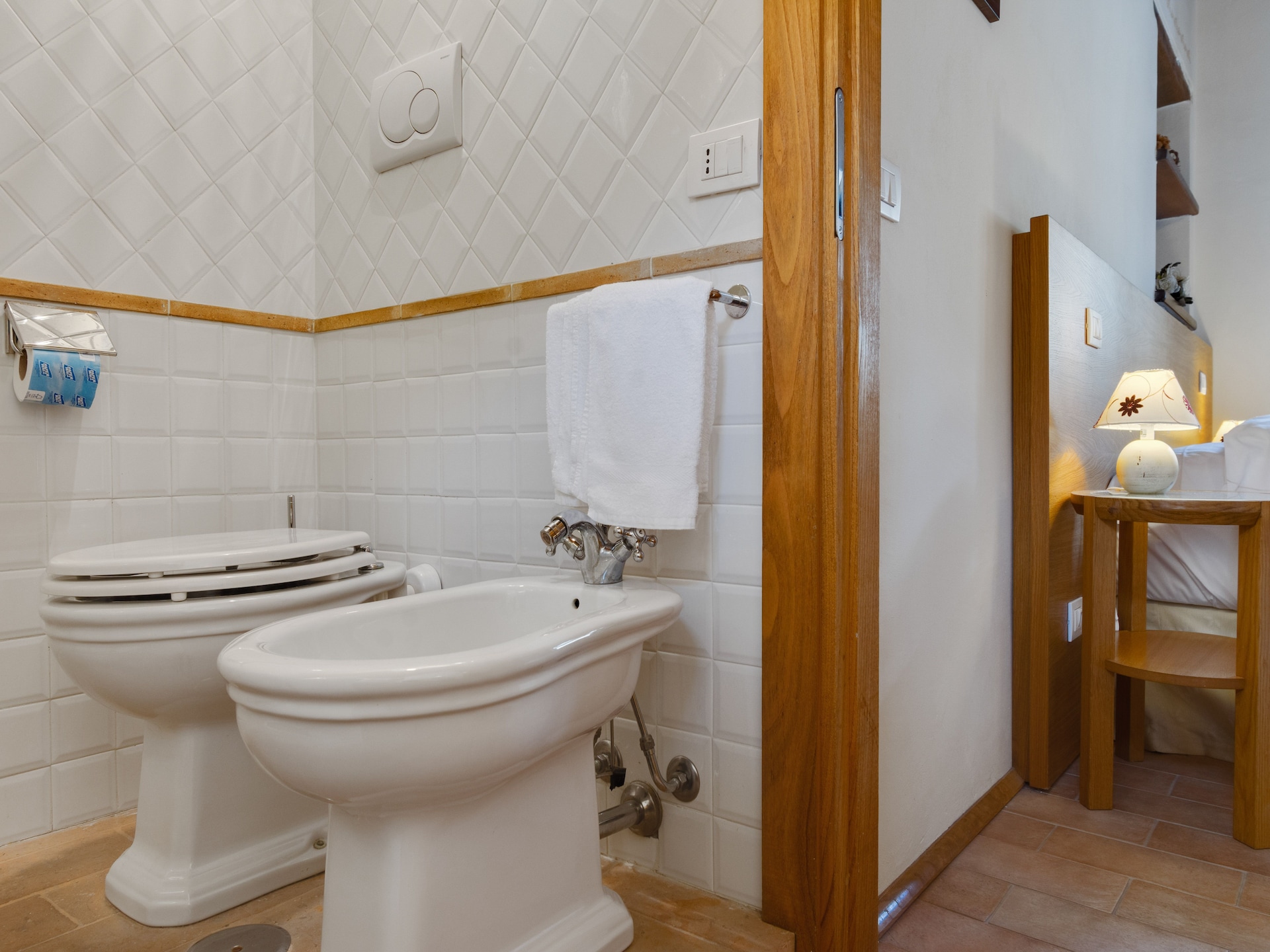 Rustgevend vakantiehuis in Foligno met zwembad en bubbelbad - foto 15