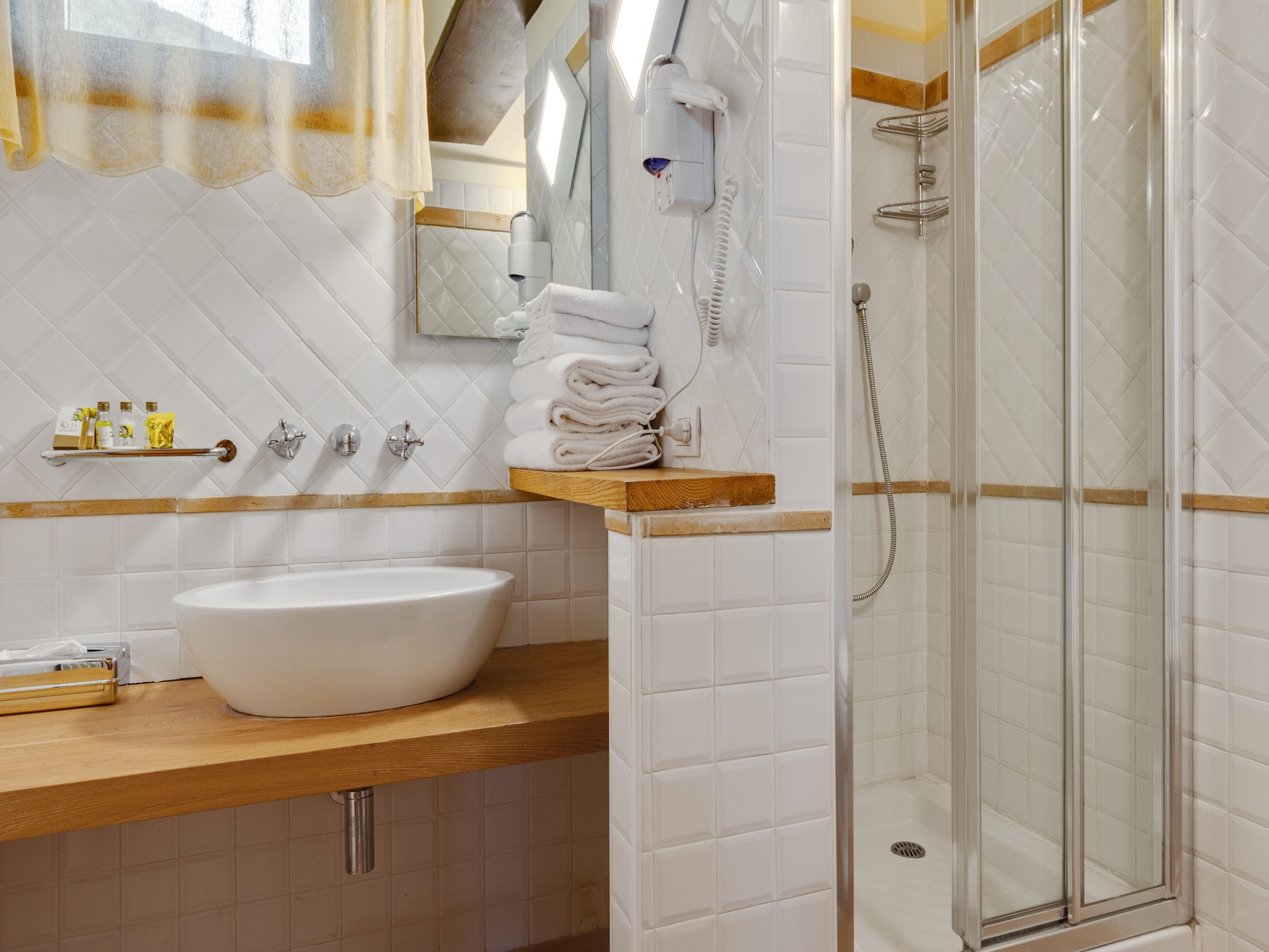 Rustgevend vakantiehuis in Foligno met zwembad en bubbelbad - foto 16