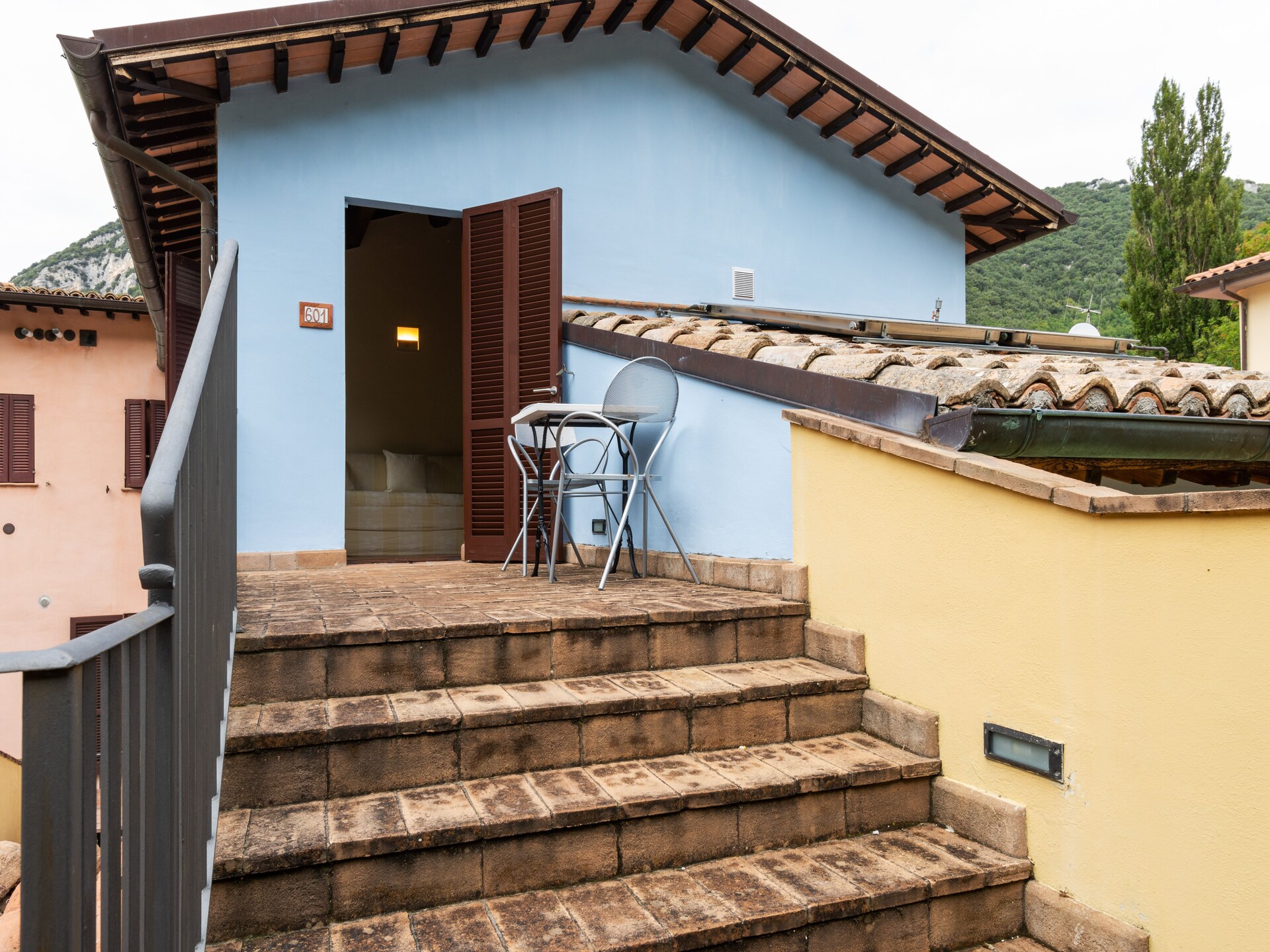 Rustgevend vakantiehuis in Foligno met zwembad en bubbelbad - foto 18