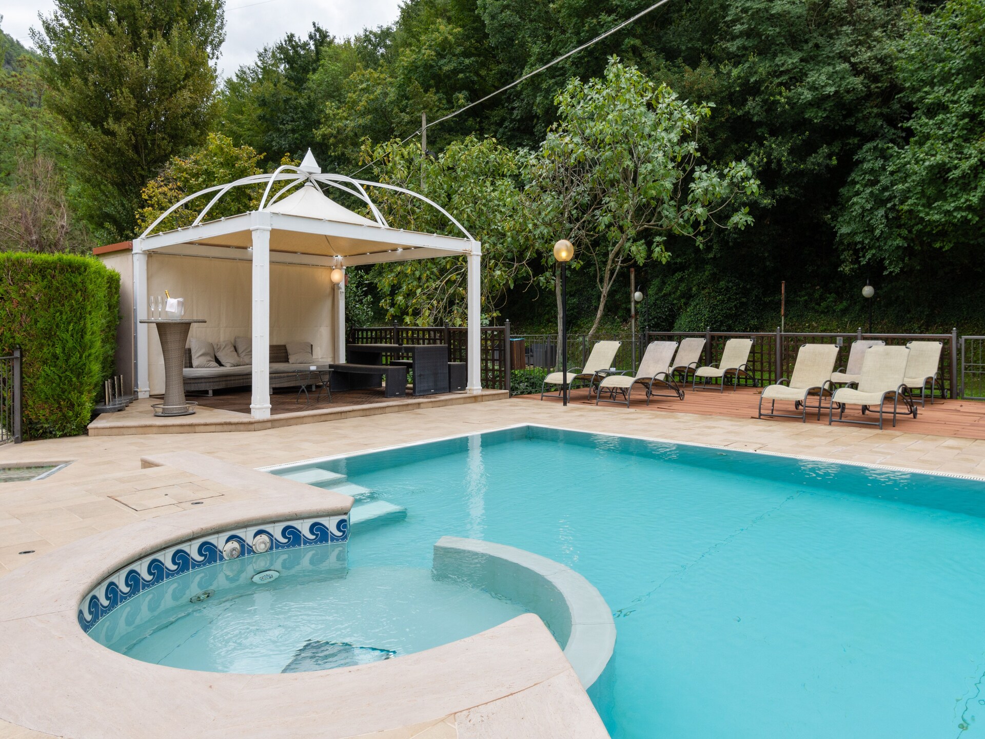 Modern vakantiehuis in Foligno met zwembad en tuin - foto 2