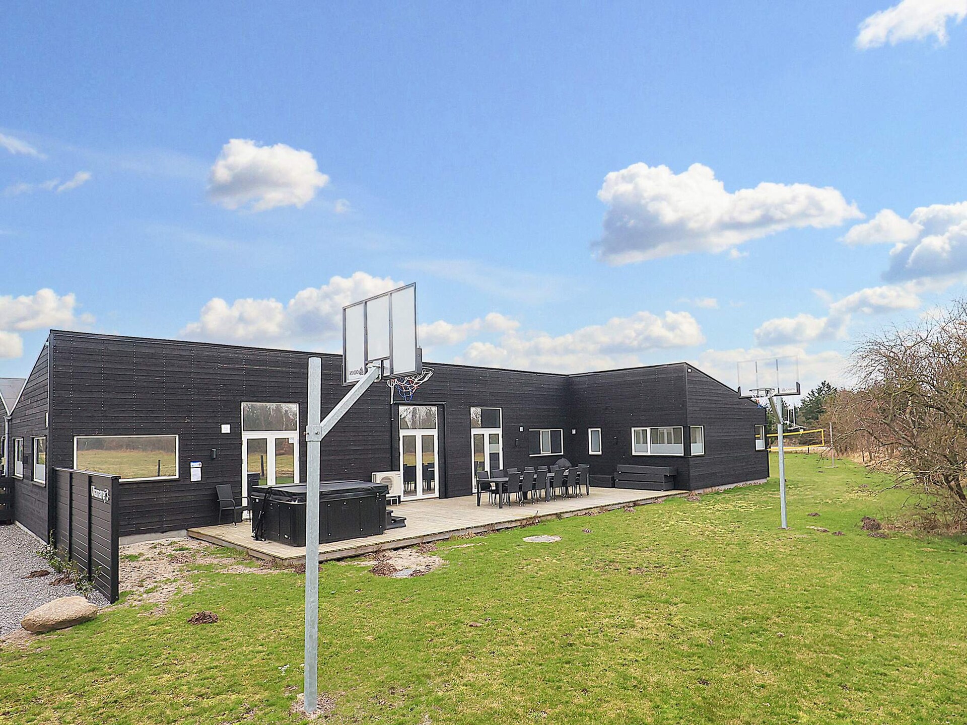 Op 900 m van zee: Ruim vakantiehuis in Væggerløse voor 16 personen - foto 2