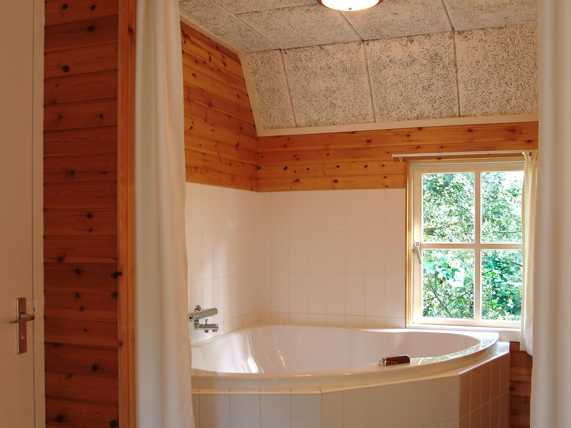 Rietgedekte boshut Herperduin: romantisch verblijf met bubbelbad en hondenbos - foto 4