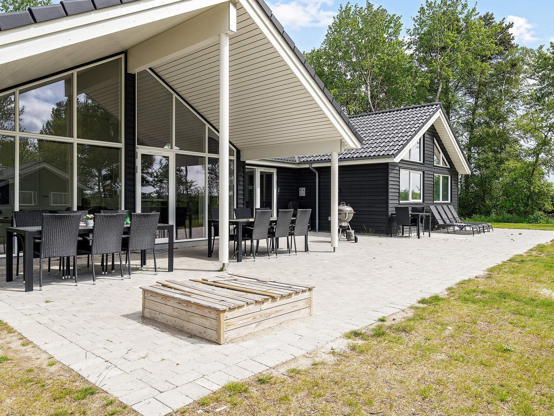 Aan zee: Ruim vakantiehuis in Væggerløse voor 18 personen · 242 m² - foto 2