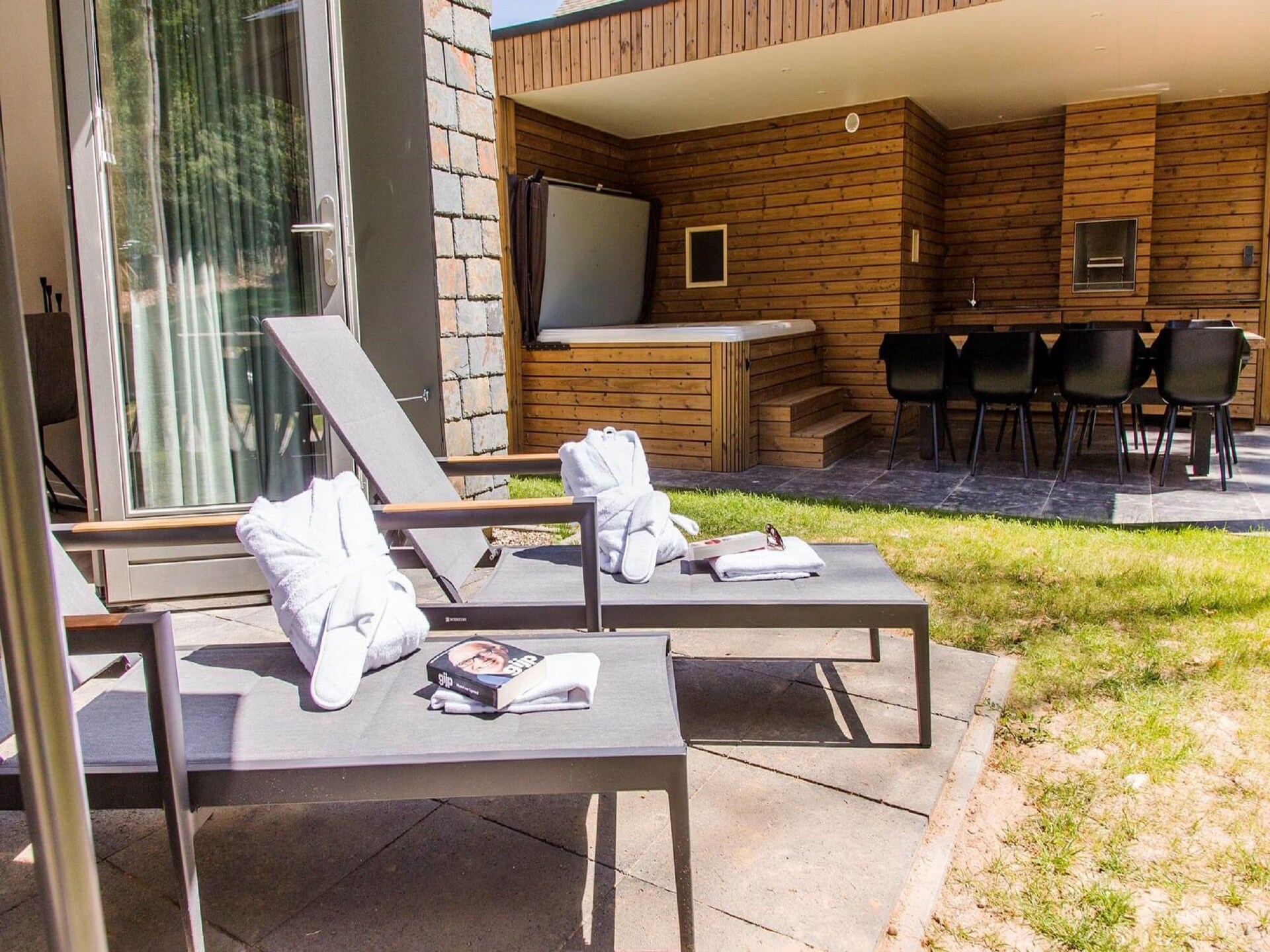 Luxe wellnessvilla met sauna en bubbelbad op Resort Maastricht - foto 15