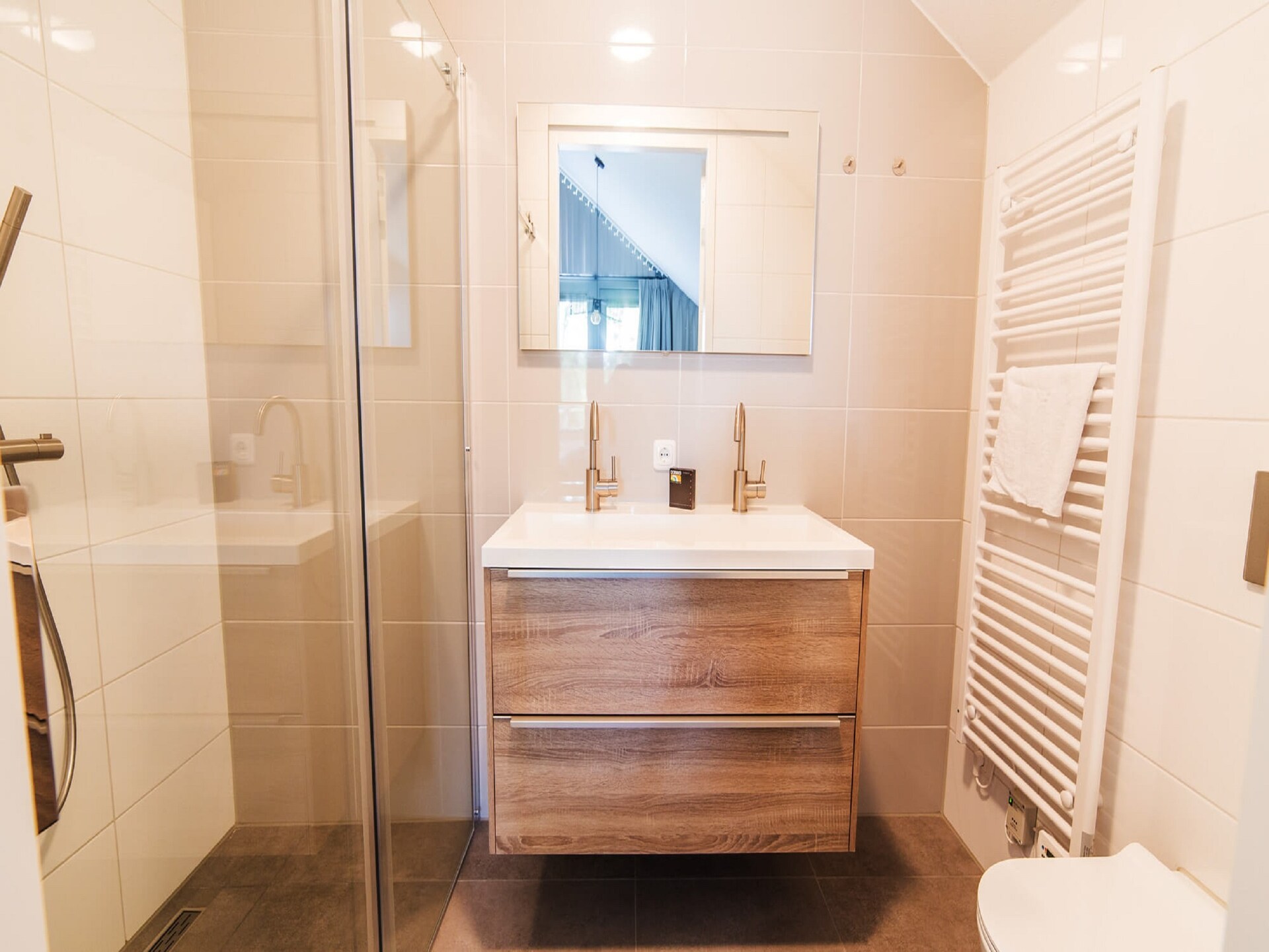 Luxe water villa op vakantiepark Maastricht met privésteiger en 3 slaapkamers - foto 10